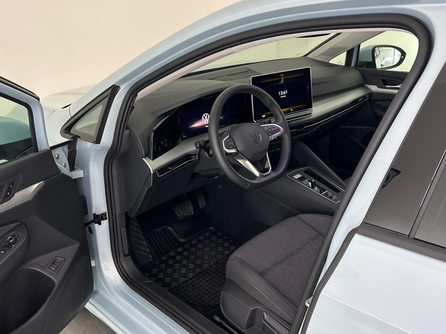 Volkswagen Golf, 1.5 eTSi / 85 kW People DSG - fotka 6
