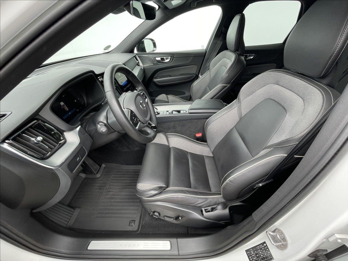 Volvo XC60, 2,0 B4 A8 Ultimate Dark - fotka 4