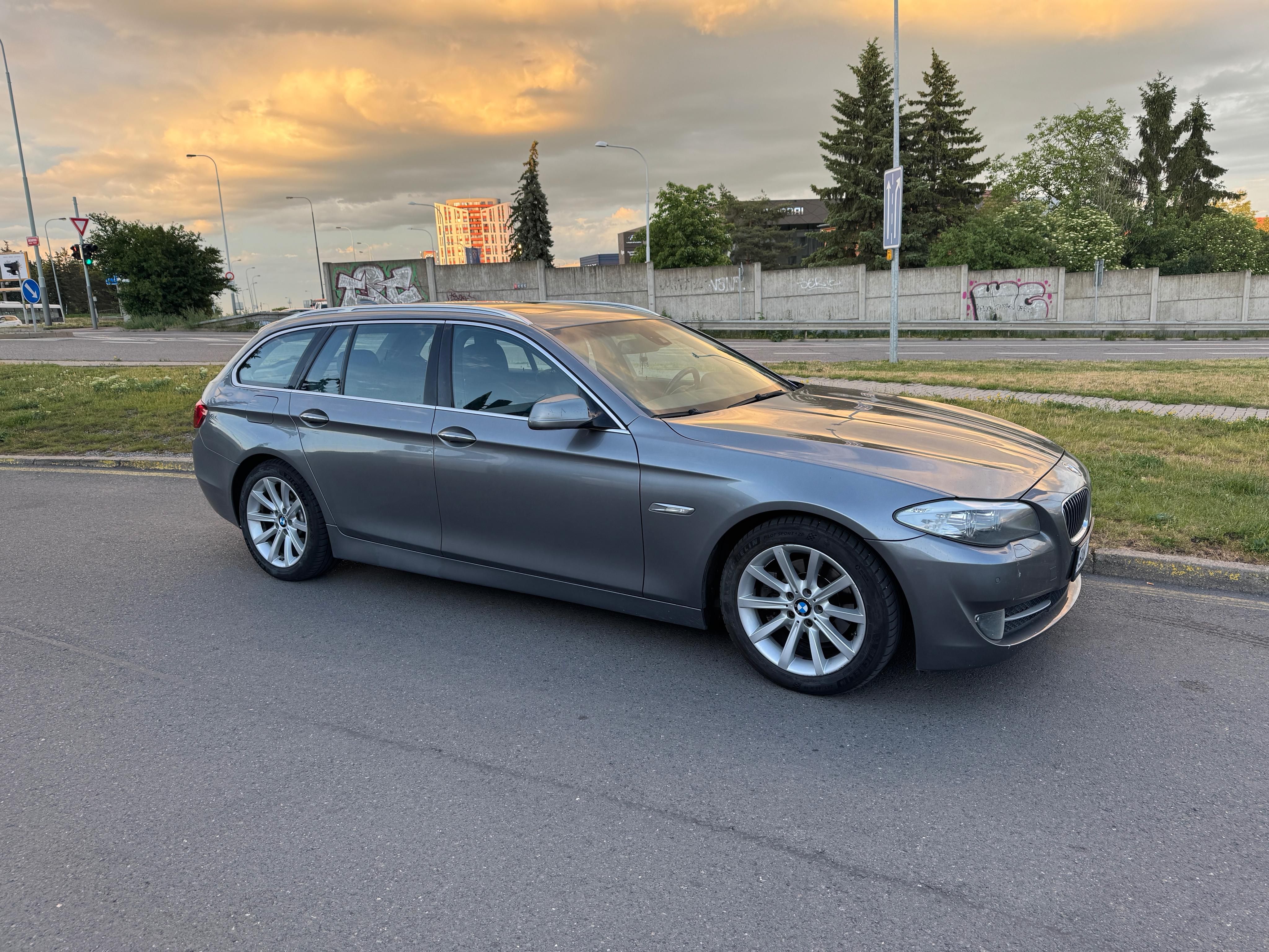 BMW Řada 5, 520d - fotka 3