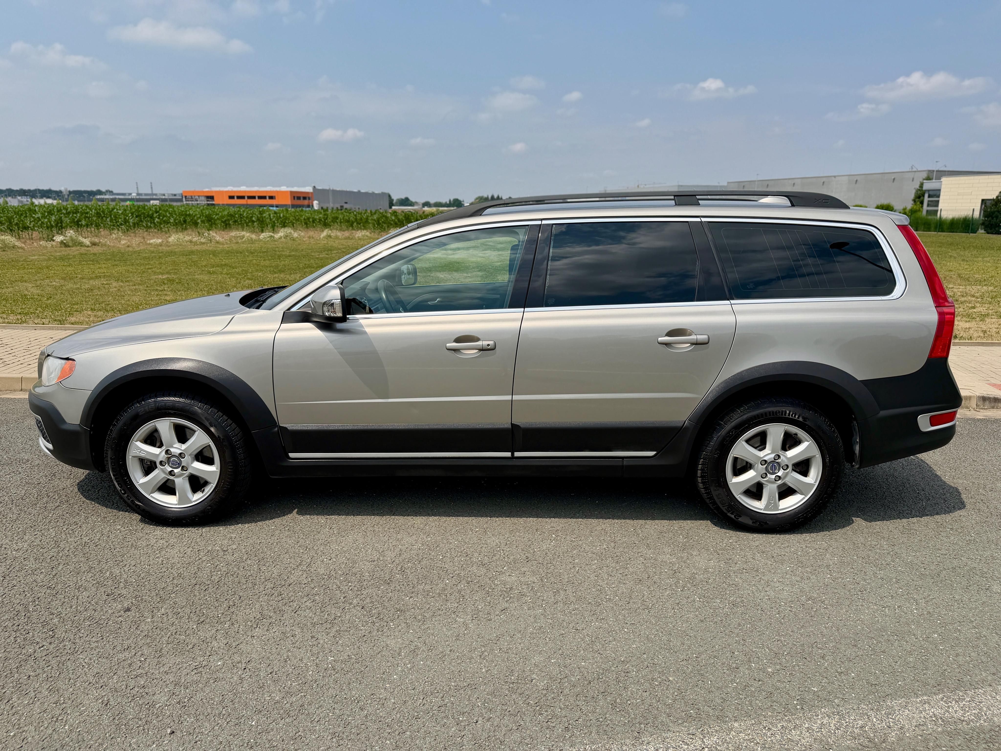 Volvo XC70, 2.4 D4 4X4 MANUAL SERVISKA - fotka 2