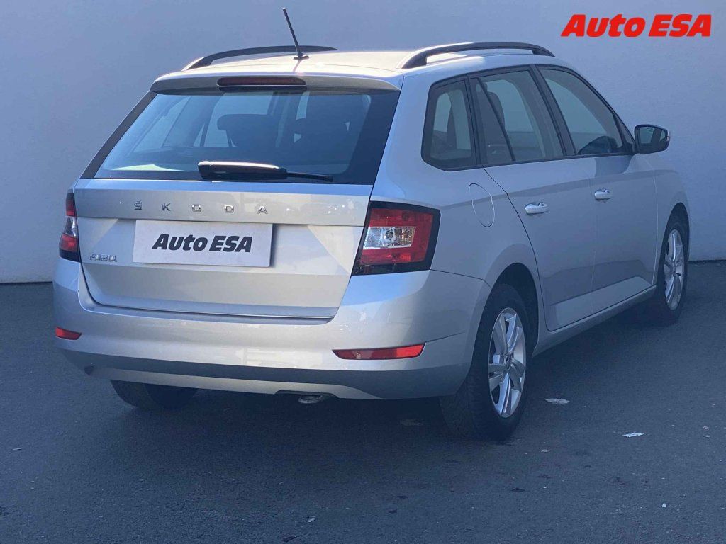 Škoda Fabia, 1.4 TSi R5,DSG,navi,kamera - fotka 4