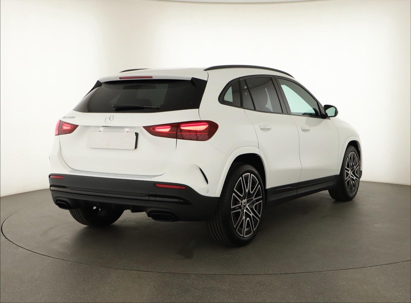 Mercedes-Benz GLA, 180, AMG Line, Navigace - fotka 5