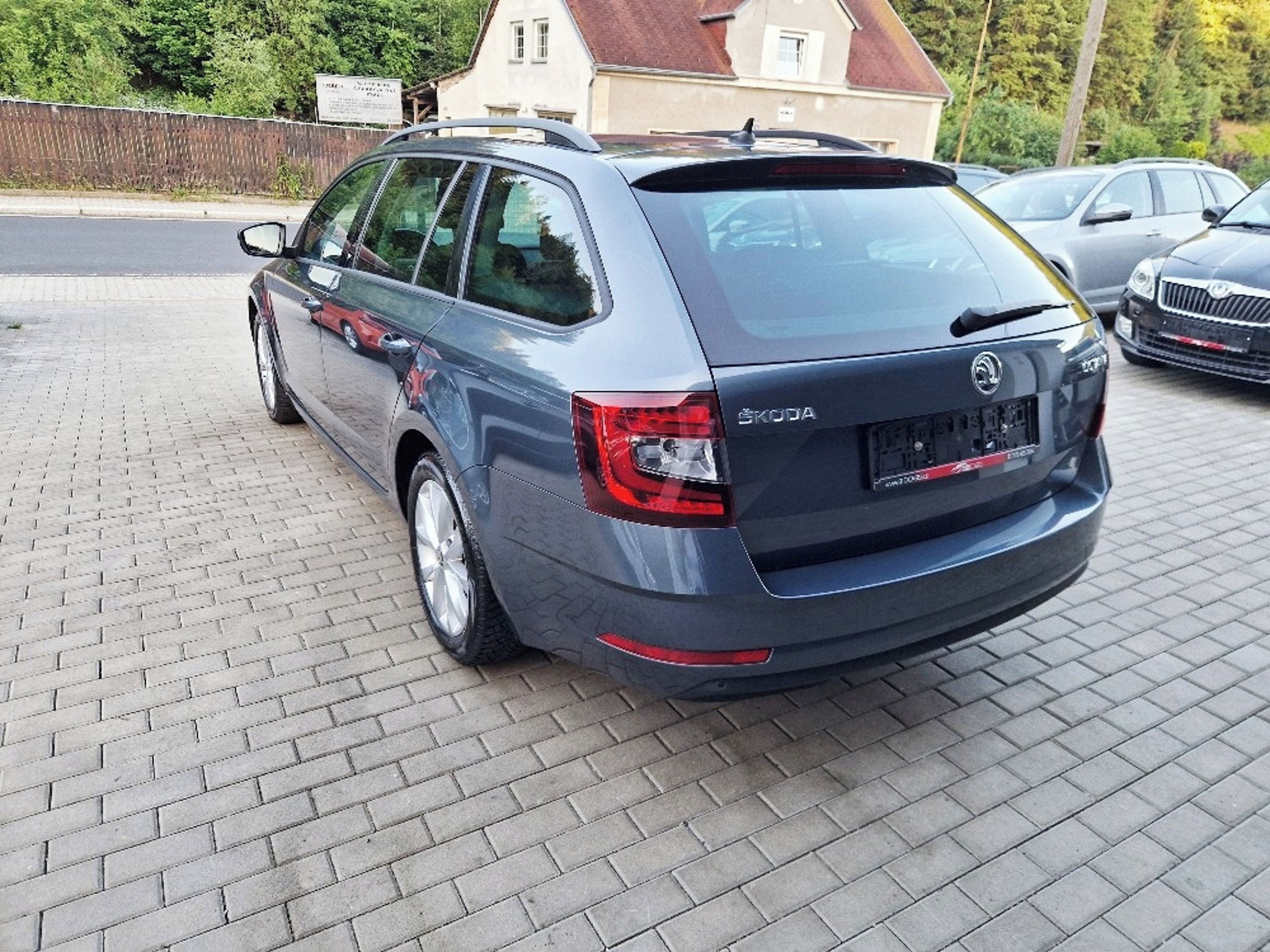 Škoda Octavia, 1.6 TDi (85 kW), 108 tis. km - fotka 3