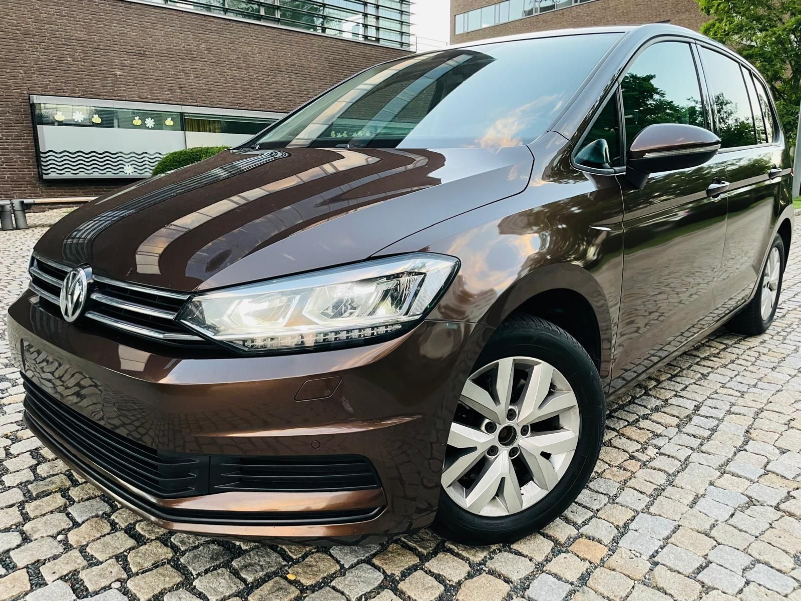 Volkswagen Touran, 1.6TDI MAN 7MIST LED SERVISKA - fotka 2