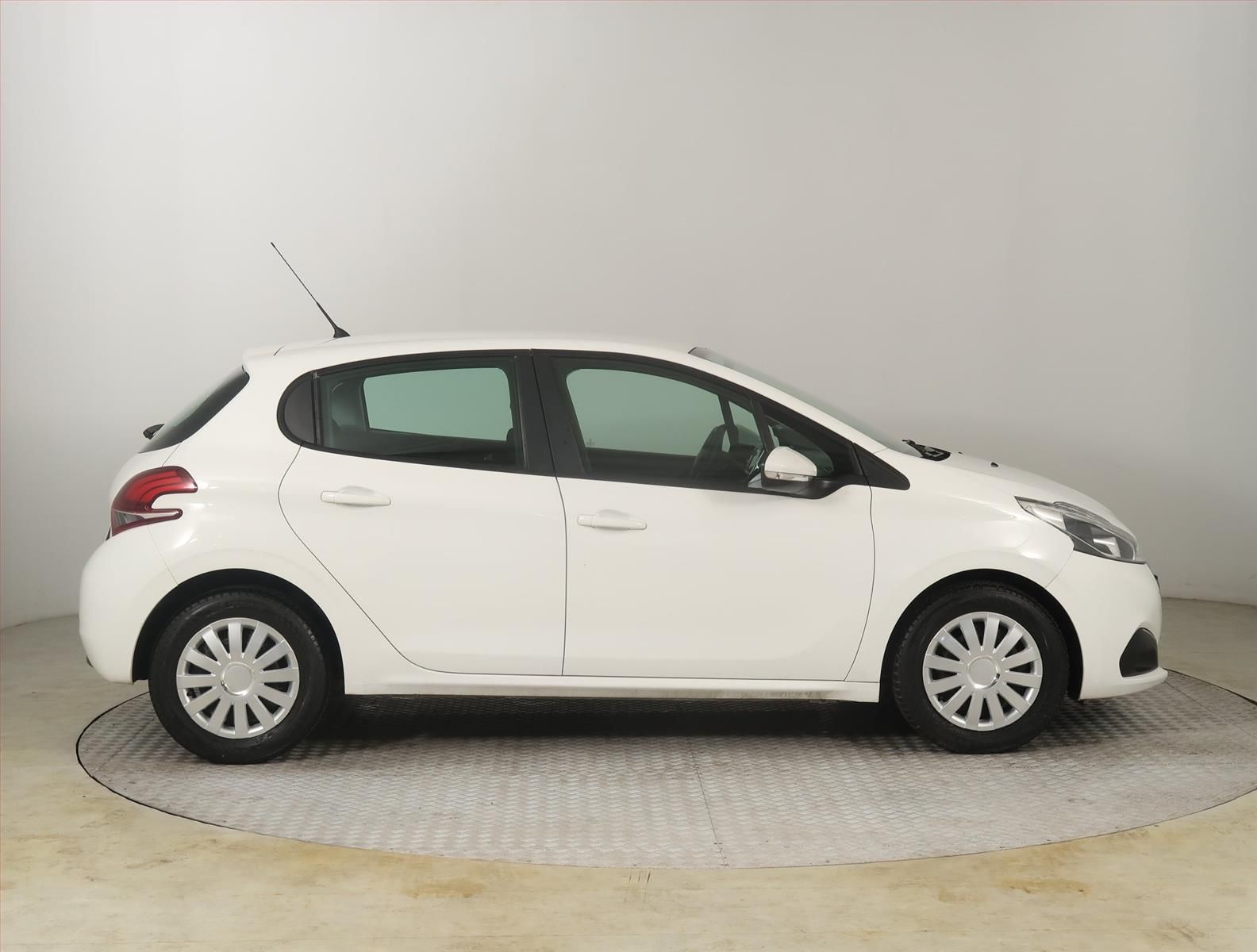 Peugeot 208, 1.6 BlueHDi, Serv.kniha, Klima - fotka 6