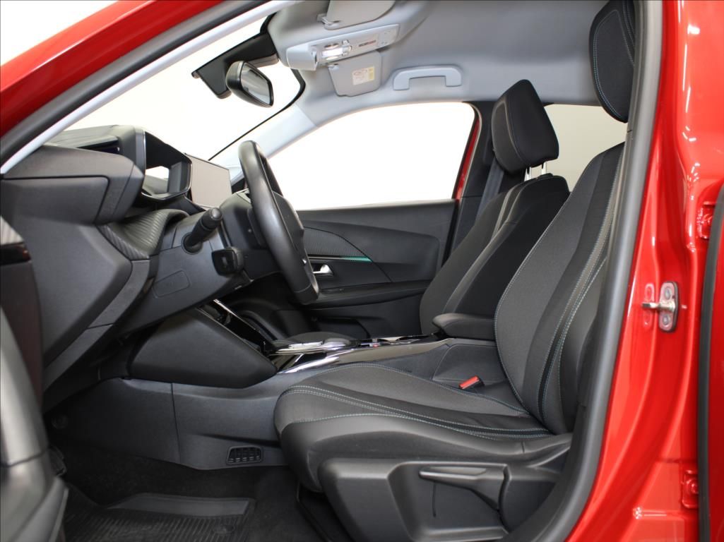 Peugeot 2008, 100kW e-Allure 1.maj.ČR - fotka 6