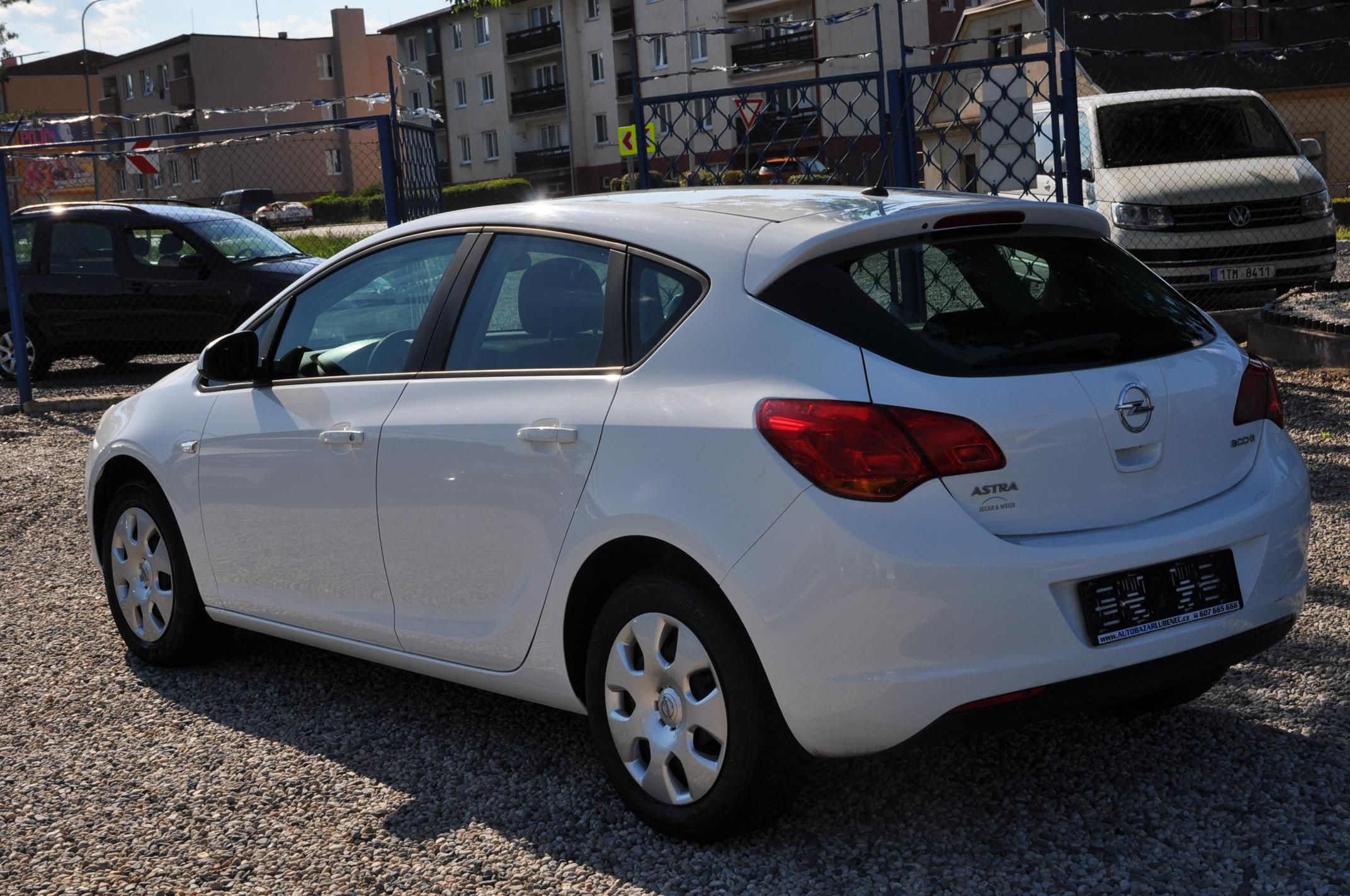 Opel Astra, 1.4i 16V 74kW 5dv. - fotka 4