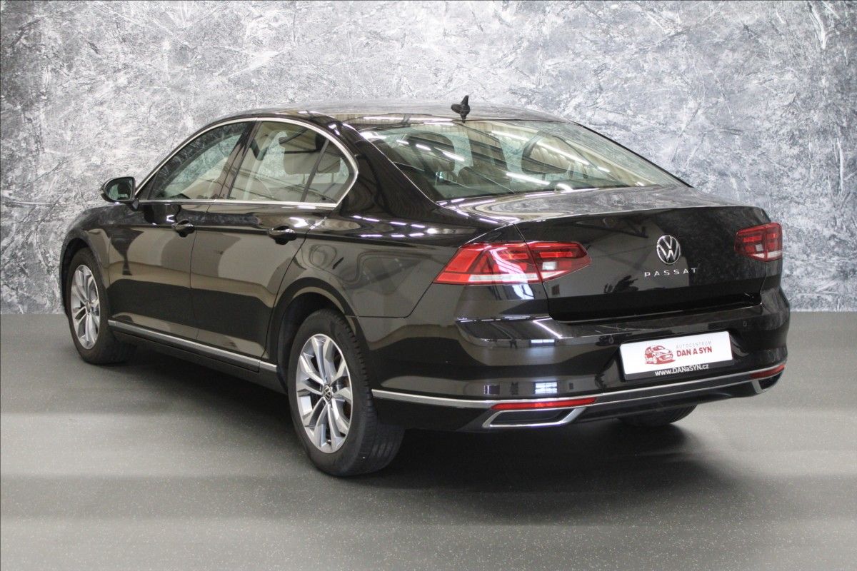 Volkswagen Passat, 2,0 TDI DSG ELEGANCE 1.MAJ. CZ - fotka 4