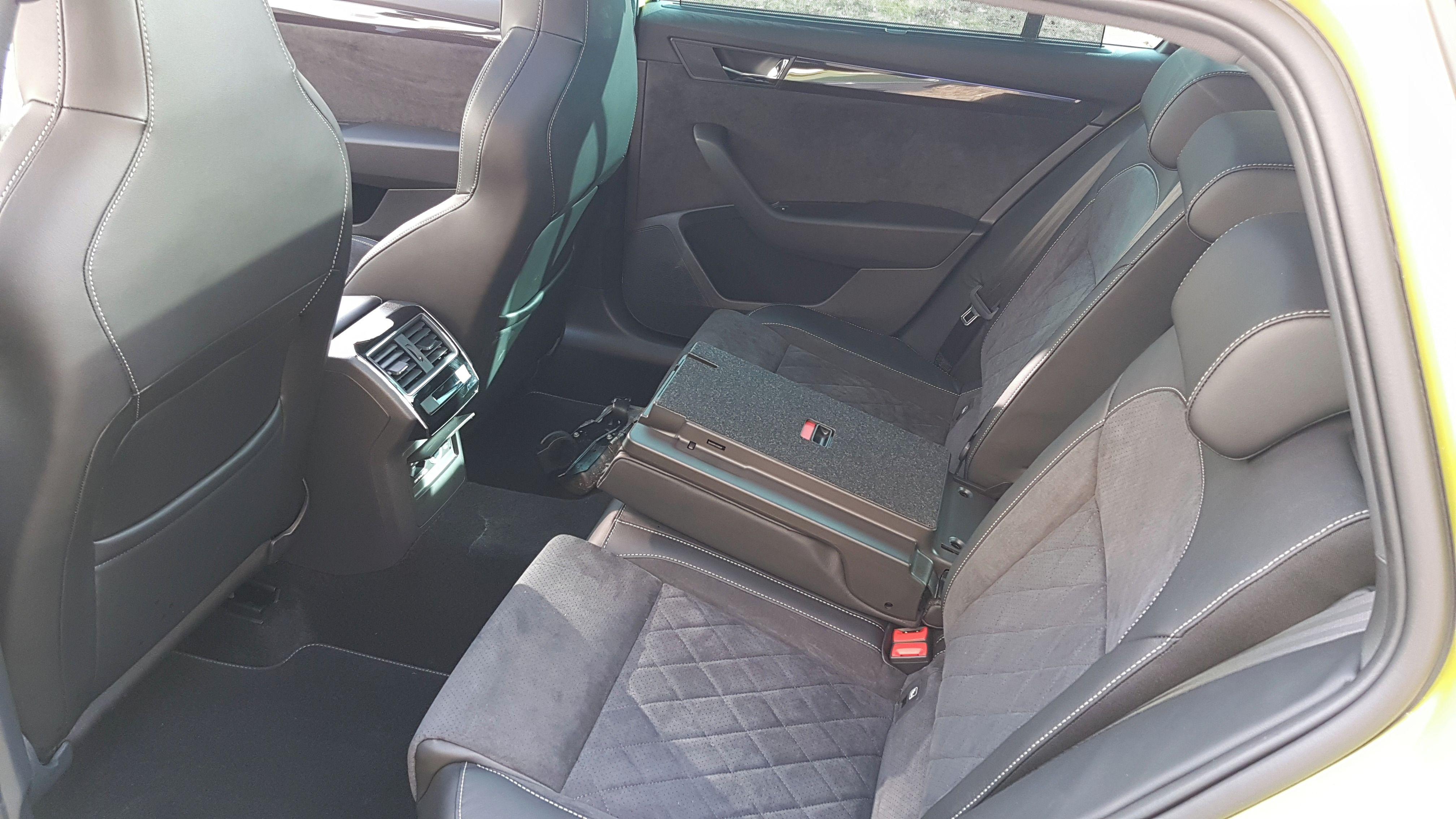 Škoda Superb, 4x4 SPORTLINE pan.,alcan.,taž - fotka 5