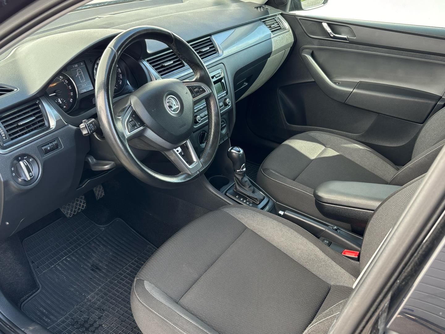 Škoda Rapid, 1.6 TDI / 66 kW AMBITION DSG - fotka 6