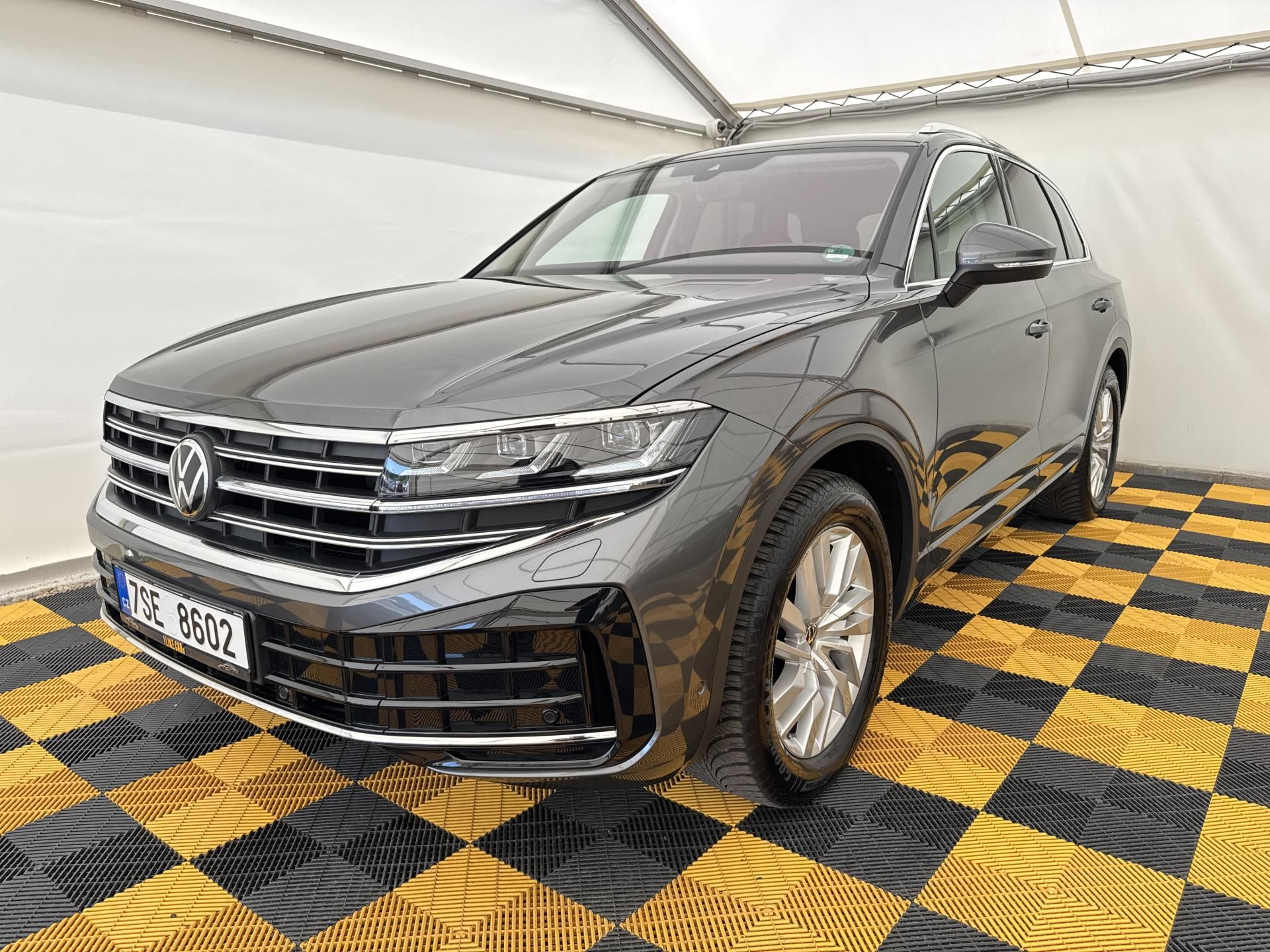 Volkswagen Touareg, 3.0Tdi*1-MAJ*DPH*ELEGANCE* - fotka 2