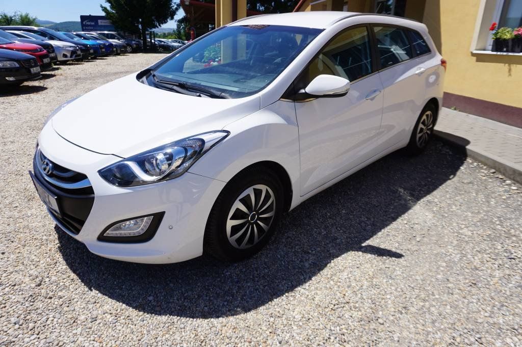 Hyundai i30, 1,6 1.Majitel  nové v ČR - fotka 2