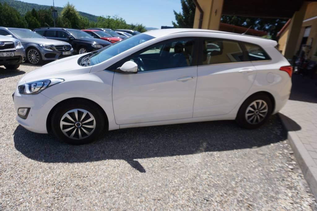 Hyundai i30, 1,6 1.Majitel  nové v ČR - fotka 5