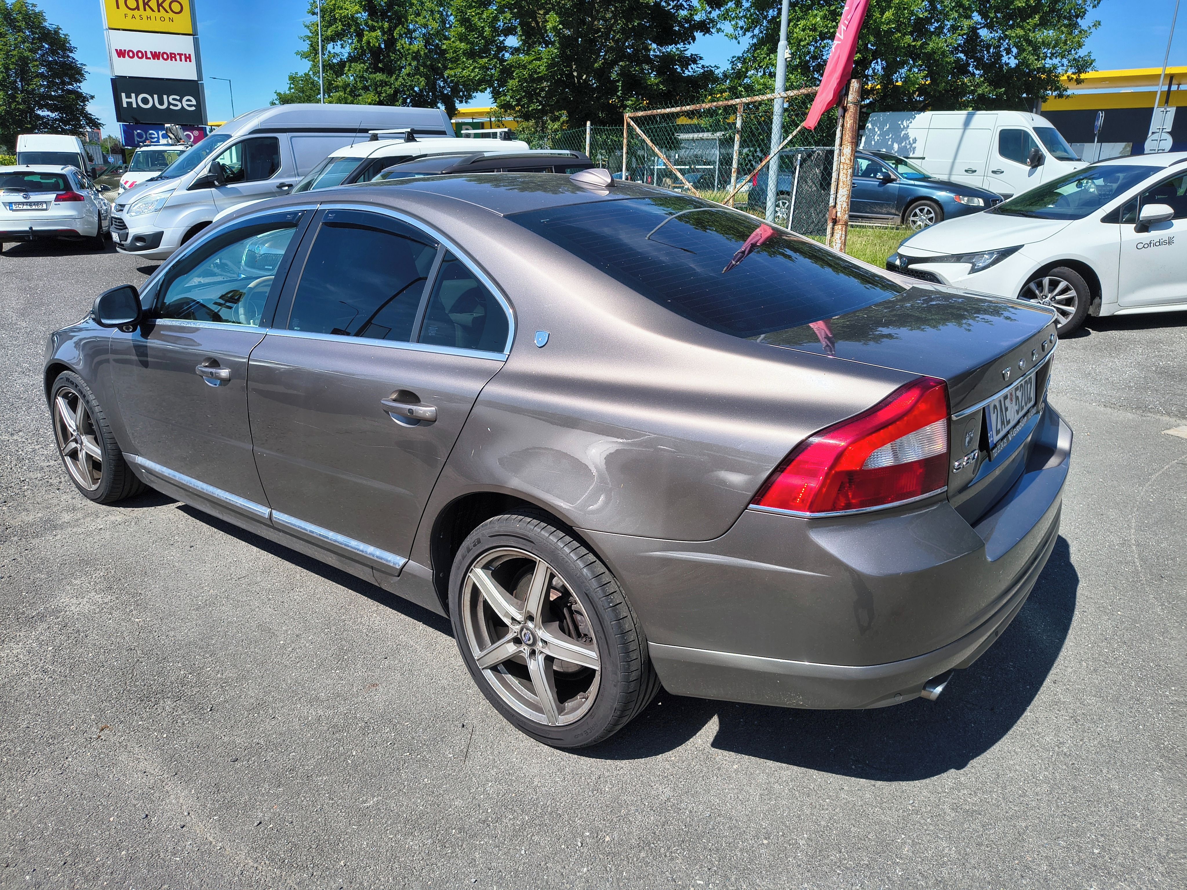 Volvo S80, 2,4 D5 AWD - fotka 3