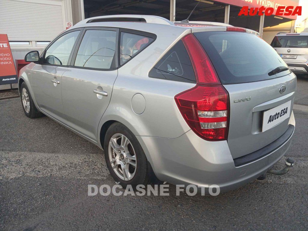 Kia Cee´d, 1.6i,ČR - fotka 2