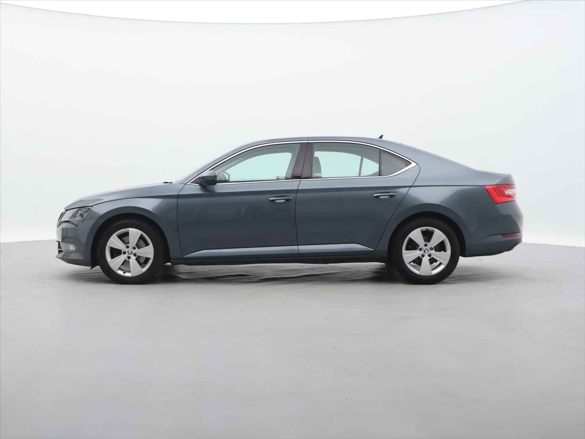 Škoda Superb, 2,0 TDI 110kW Ambition DPH CZ - fotka 4