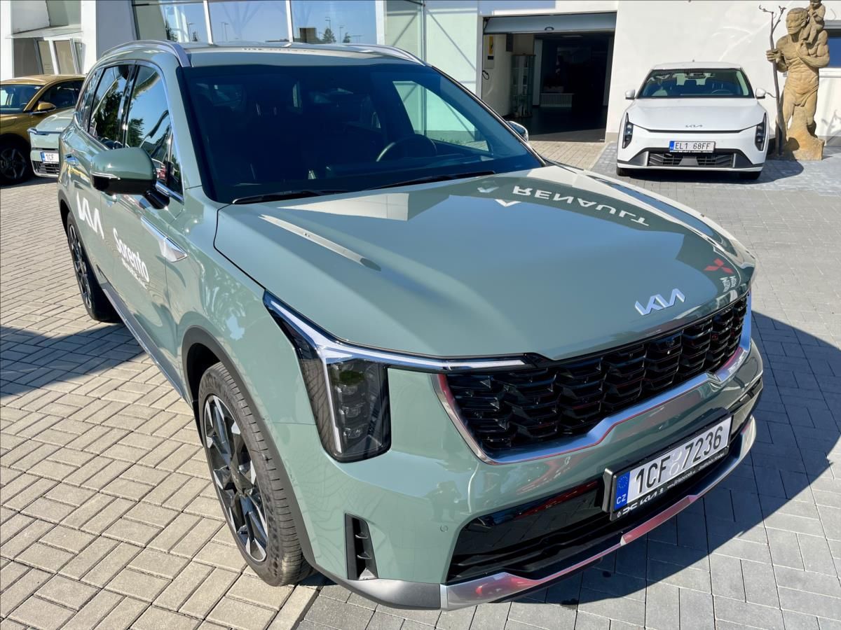 Kia Sorento, 2,2 CRDi 4x4 8DCT automat  TOP - fotka 2
