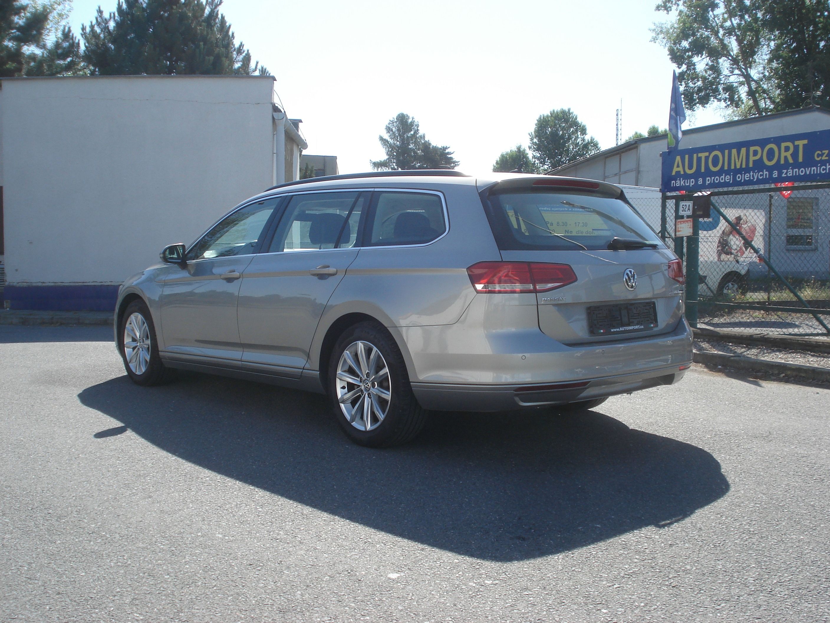 Volkswagen Passat, 2.0 TDi NAVI DSG - fotka 5