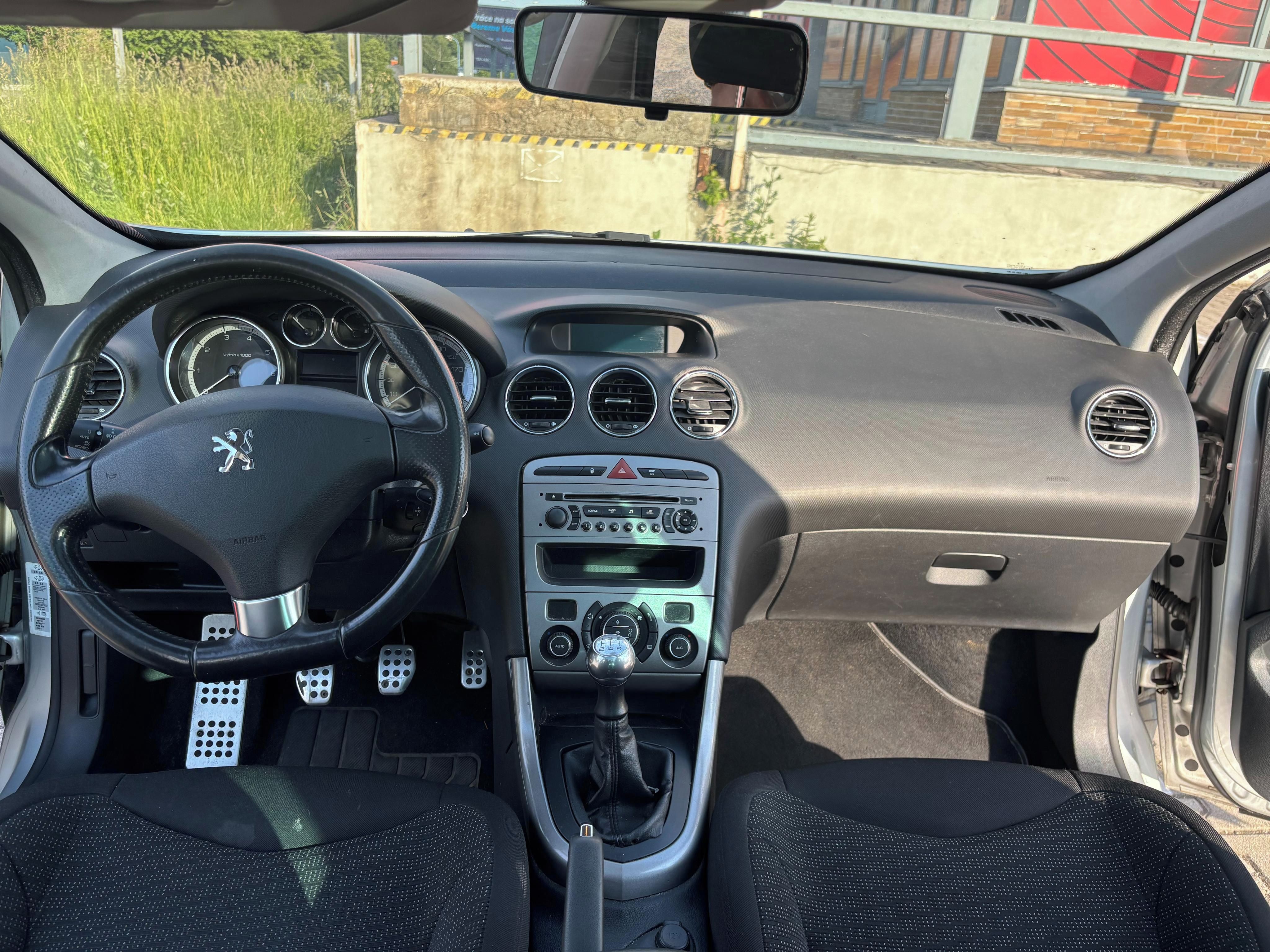 Peugeot 308, Peugeot 308, vhodný k opravě - fotka 4