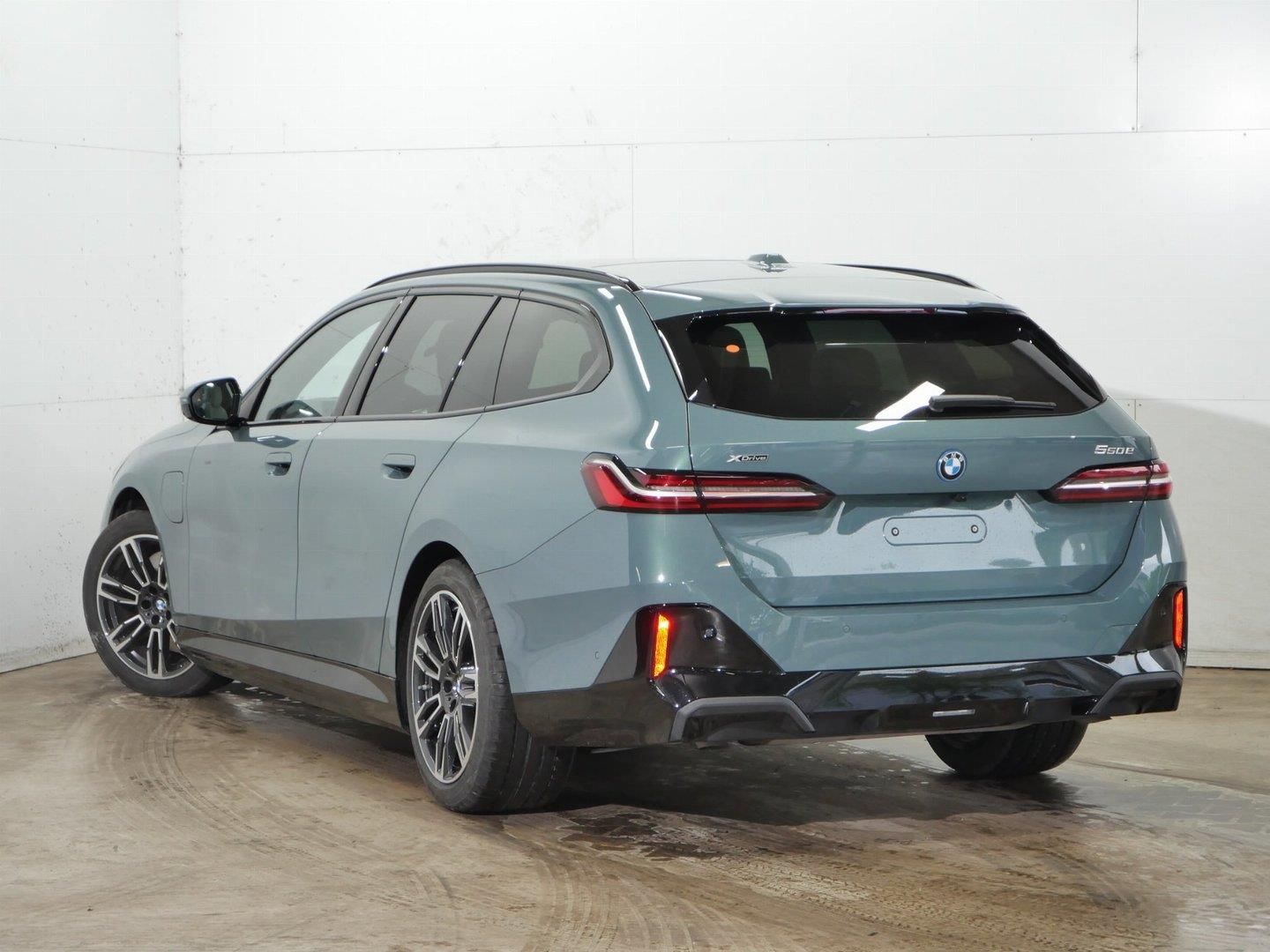 BMW Řada 5, 550e Touring xDrive Tažné - fotka 3
