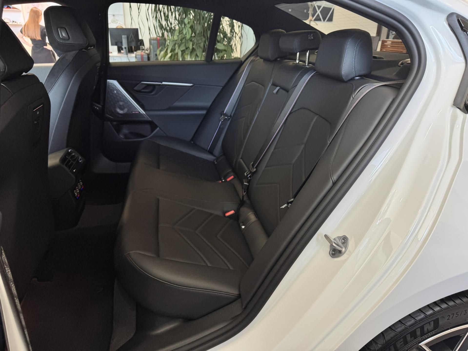 BMW Řada 5, 540d xDrive Sedan - fotka 6