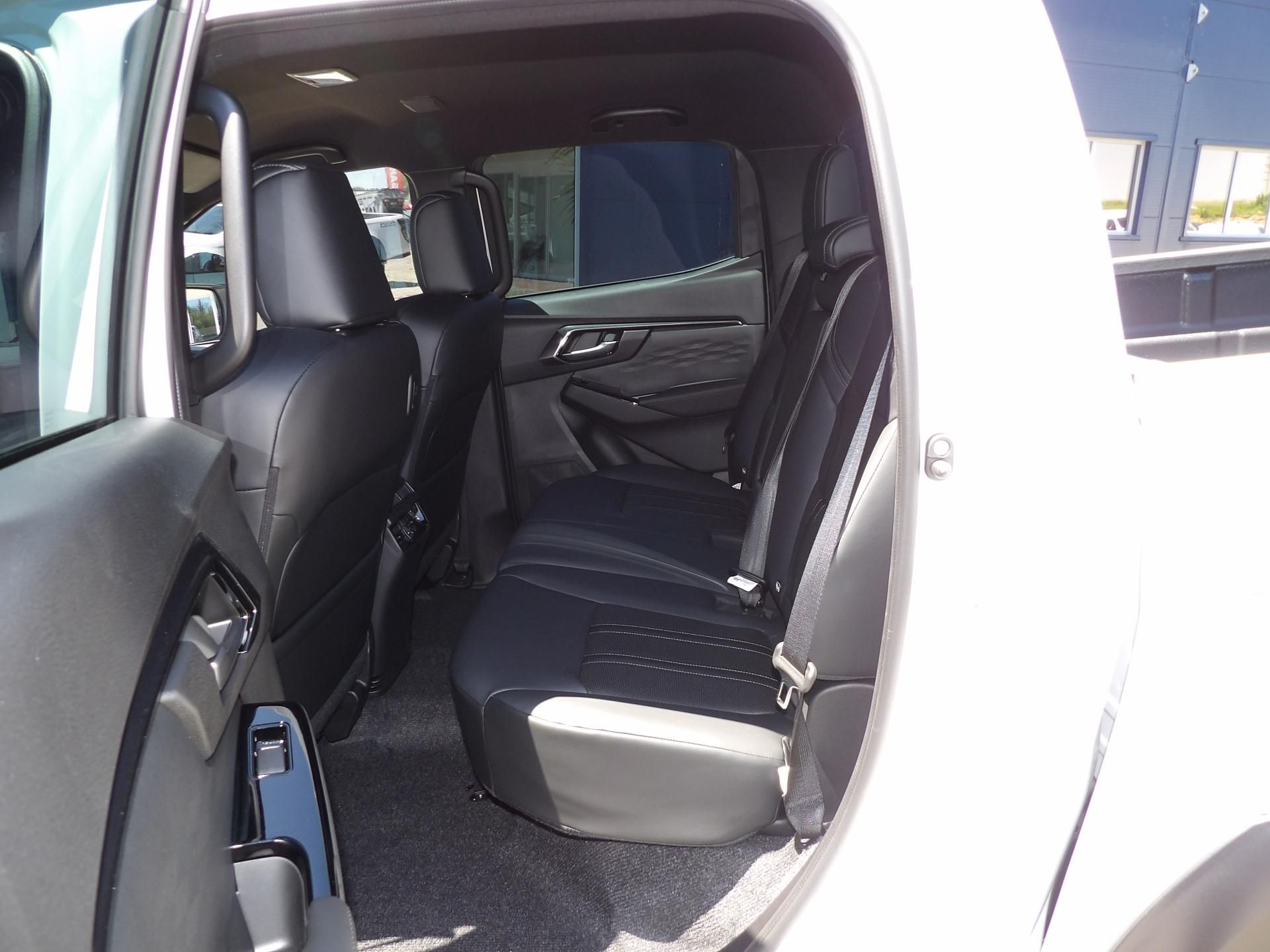 Isuzu D-Max, V-Cross 2.2L 163K 4x4 8st. A/T - fotka 5