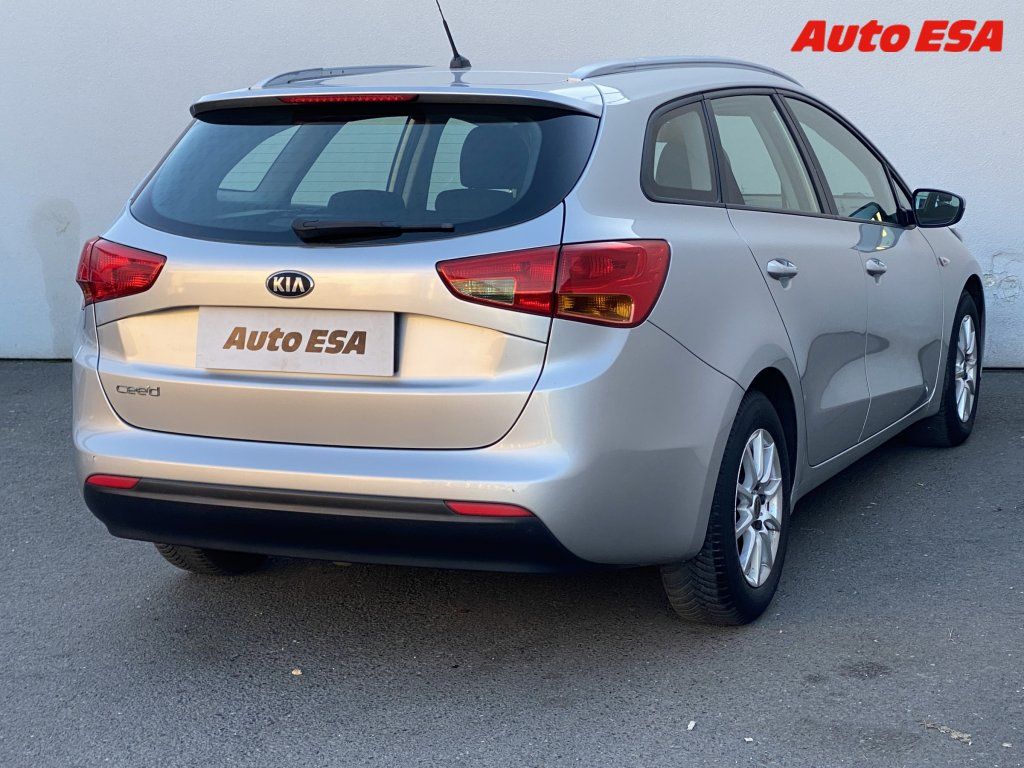 Kia Cee´d, 1.4CVVT,Edition,AC,tempo - fotka 4