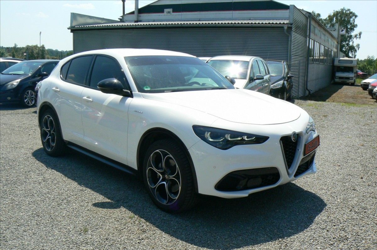 Alfa Romeo Stelvio, 2,2 VELOCE  Q4 DPH- 52571 km - fotka 2