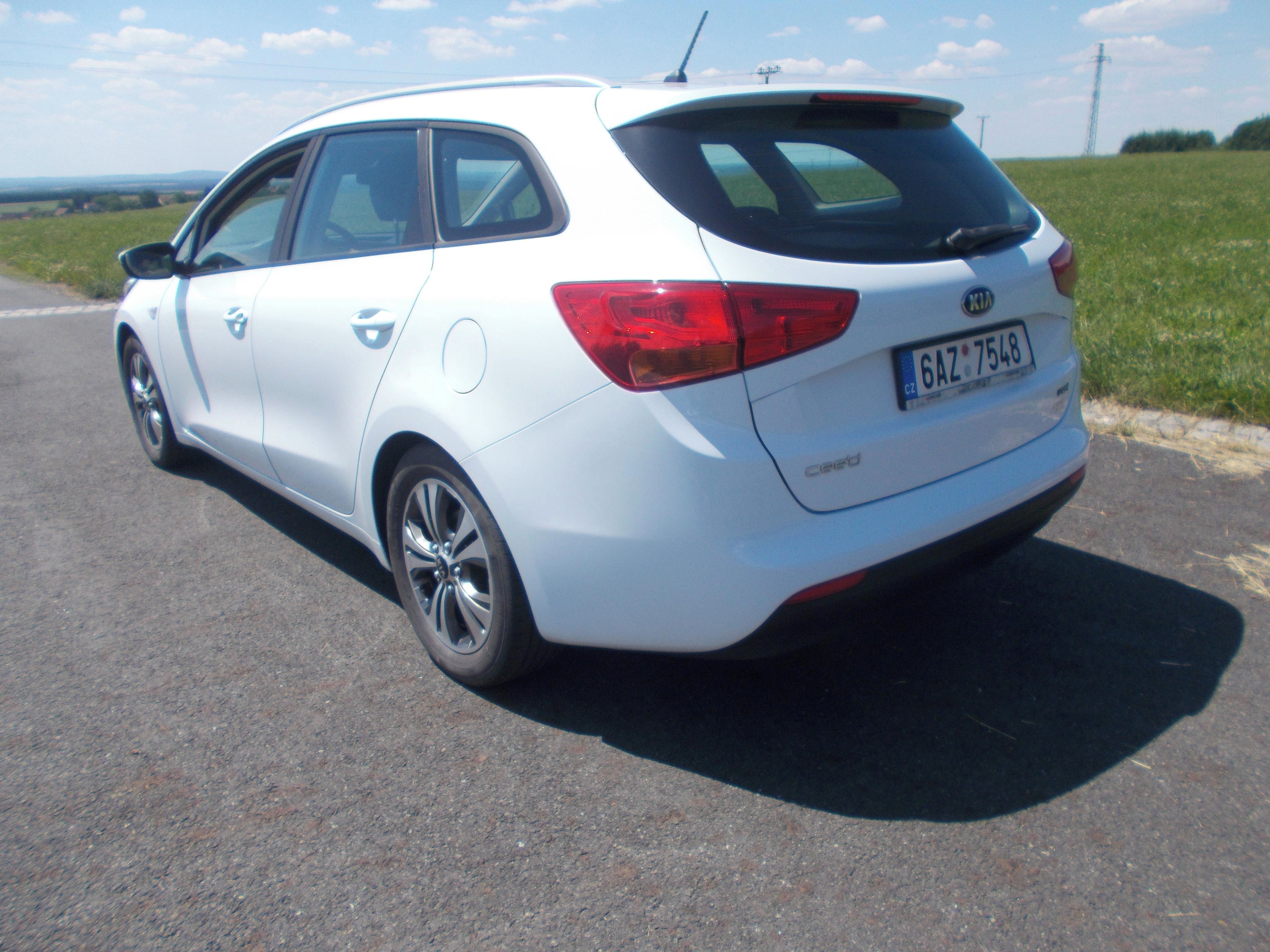 Kia Cee´d, 1,6 CRDi koup v ČR 2 majitel - fotka 3