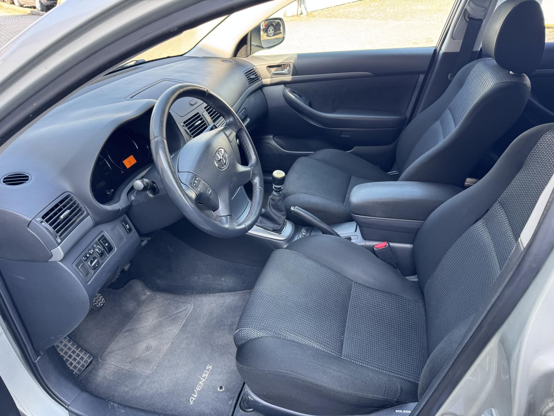 Toyota Avensis, 2,0D-4D, ČR, 2.MAJ. - fotka 6