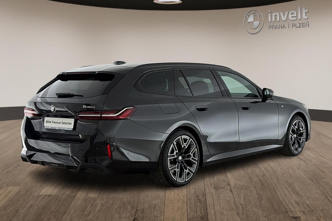 BMW Řada 5, 540d xDrive Touring - fotka 3