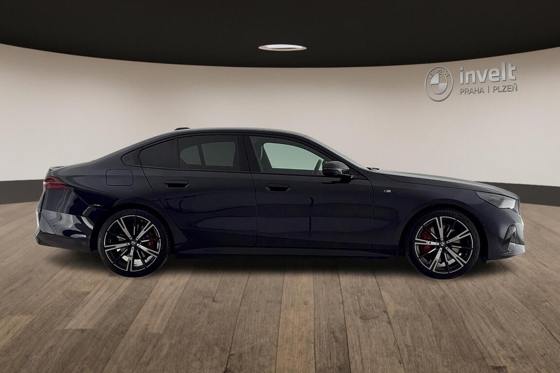 BMW Řada 5, 540d xDrive Sedan - fotka 2
