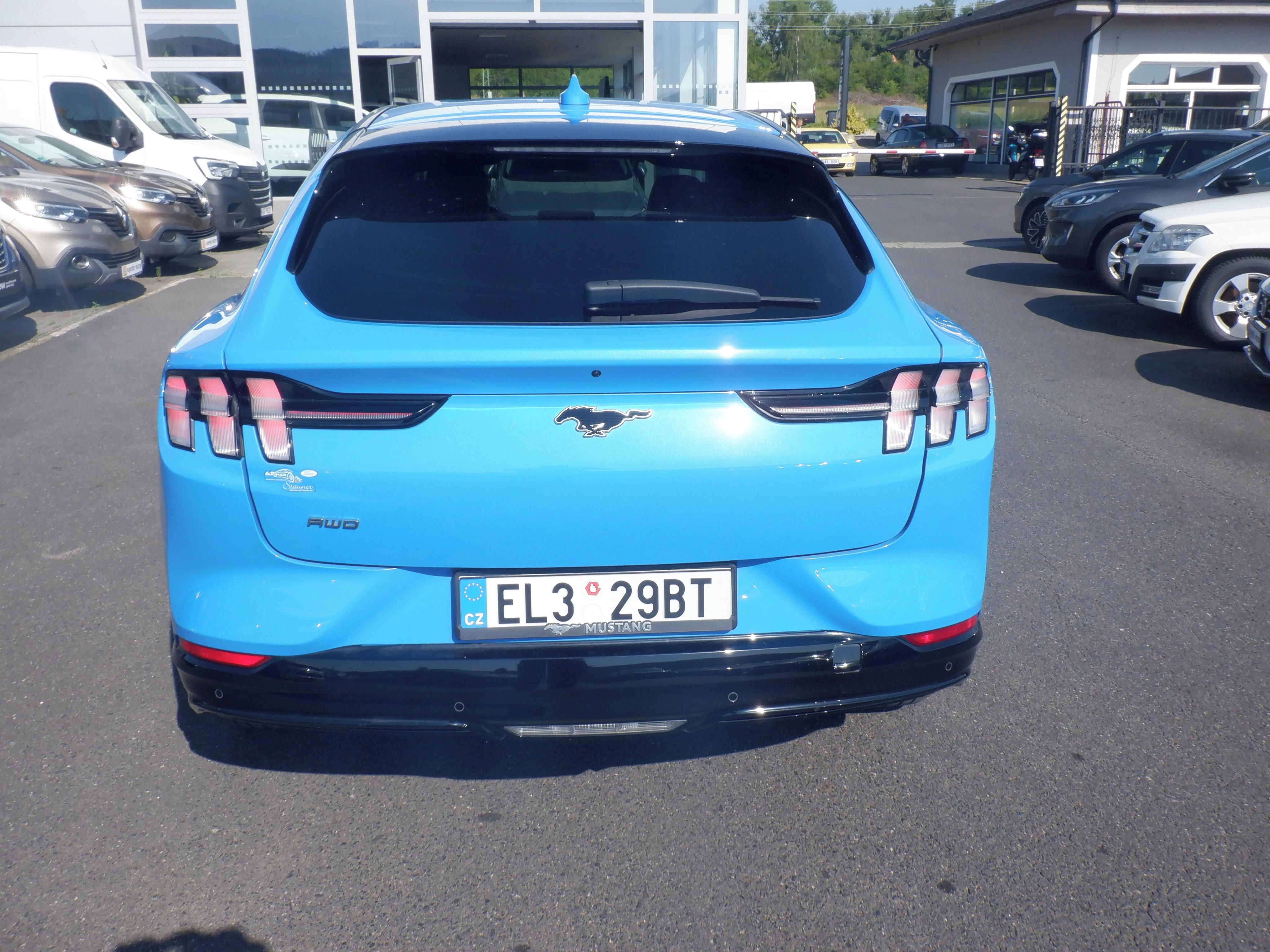 Ford Mustang Mach-E, AWD - fotka 6