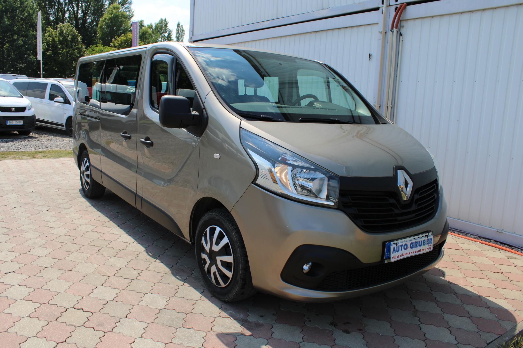 Renault Trafic, 1.6DCI L2H1 9.míst+klima 85kw - fotka 2