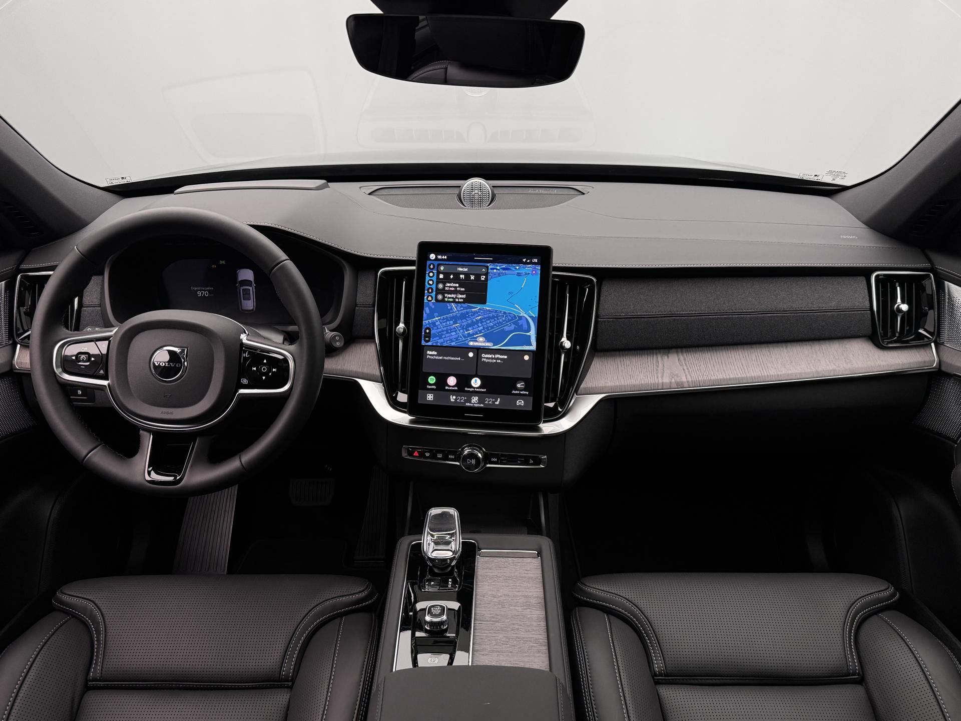 Volvo XC90, T8 AWD RECHARGE DARK PLUS 7m - fotka 2