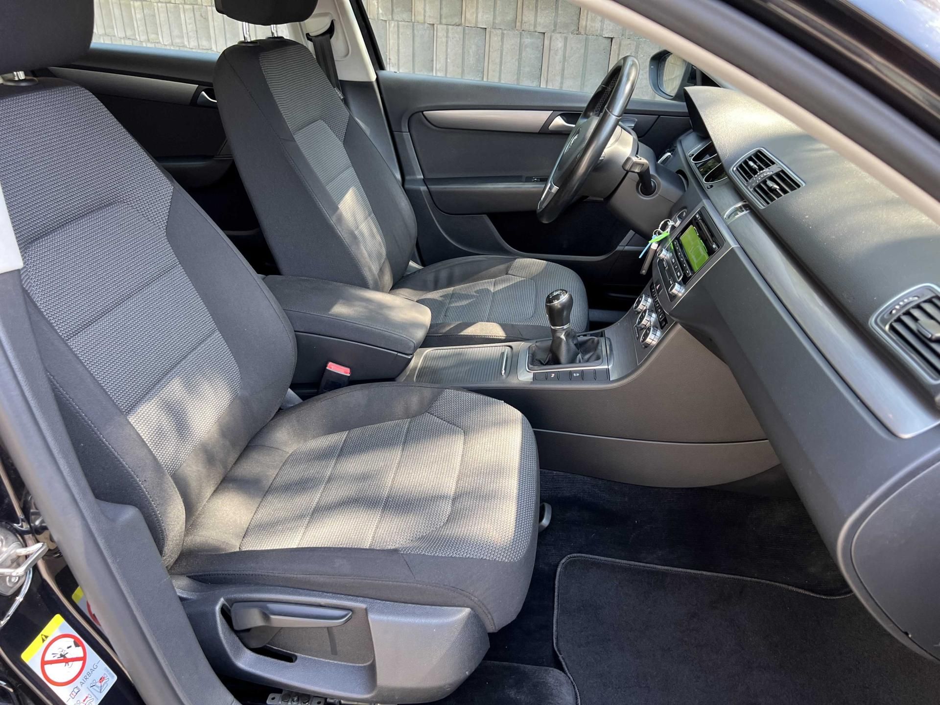 Volkswagen Passat, 2.0 TDi 103 kW BIXENON MR2014 - fotka 6