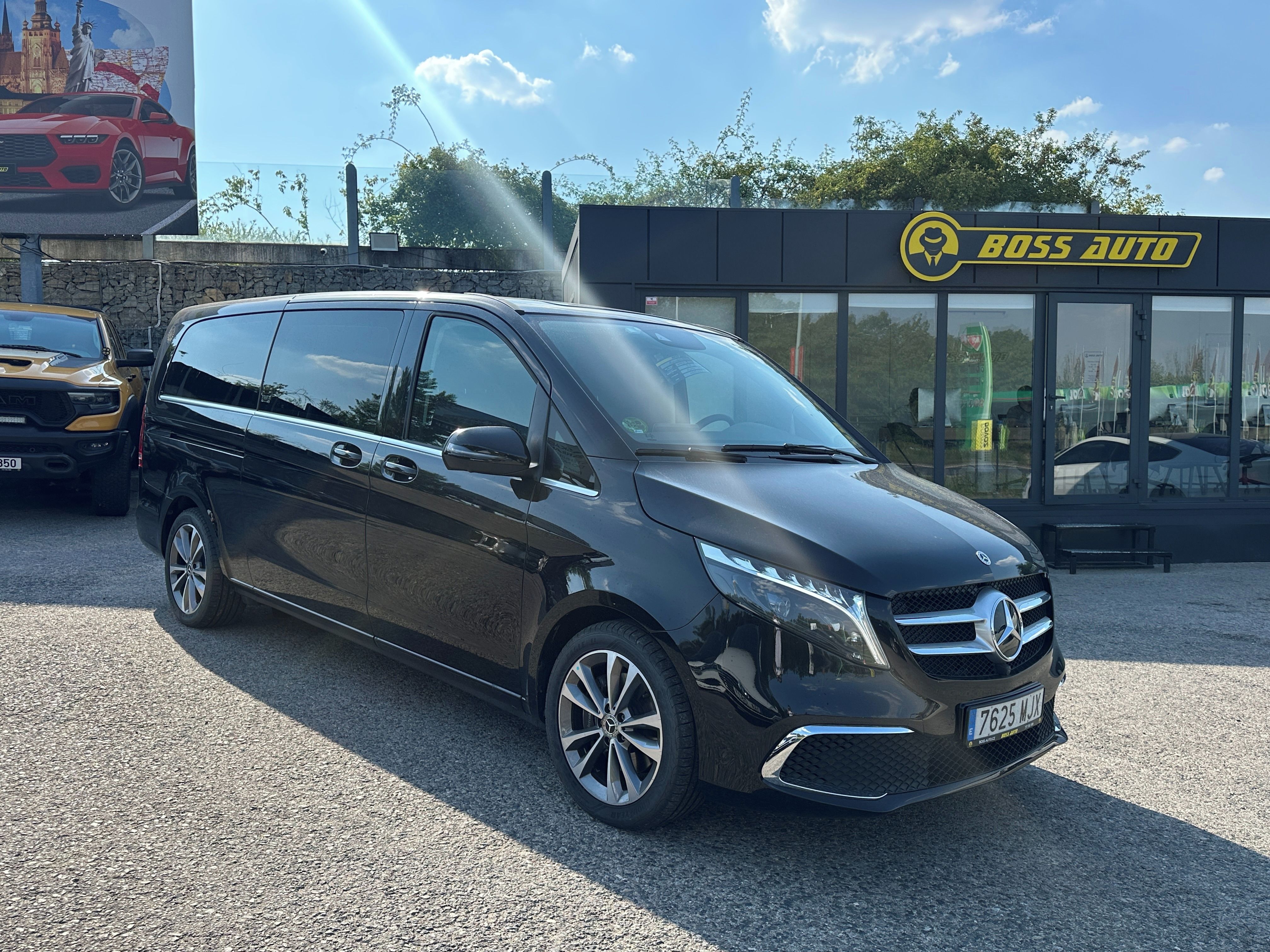 Mercedes-Benz Třídy V, Mercedes-Benz V 250 2023 - fotka 2