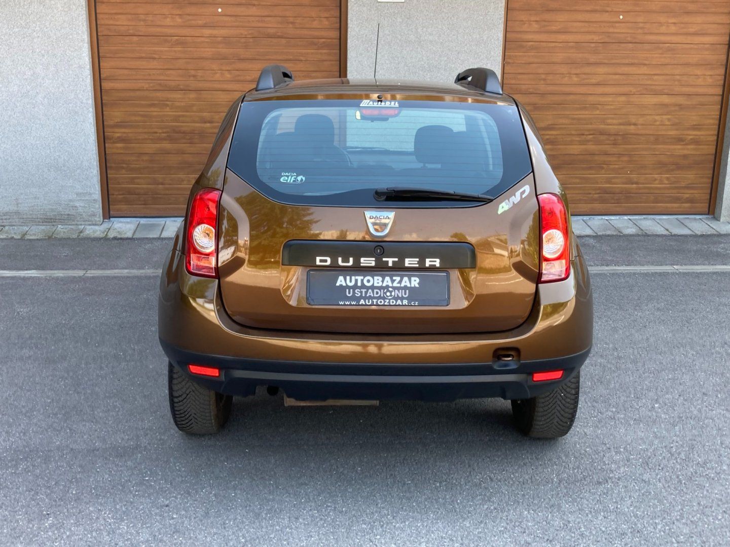 Dacia Duster, 1,6 16V 4x4 velmi pěkný stav - fotka 4