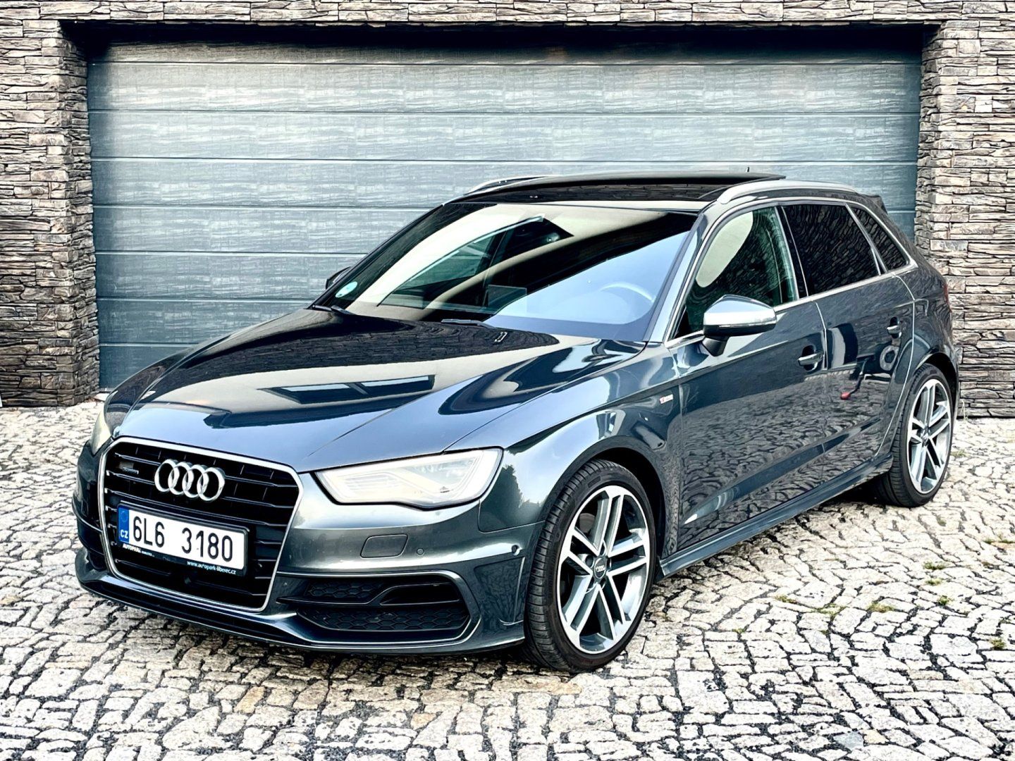 Audi A3, 2.0 TDi 4x4 S-line DSG B&O - fotka 2
