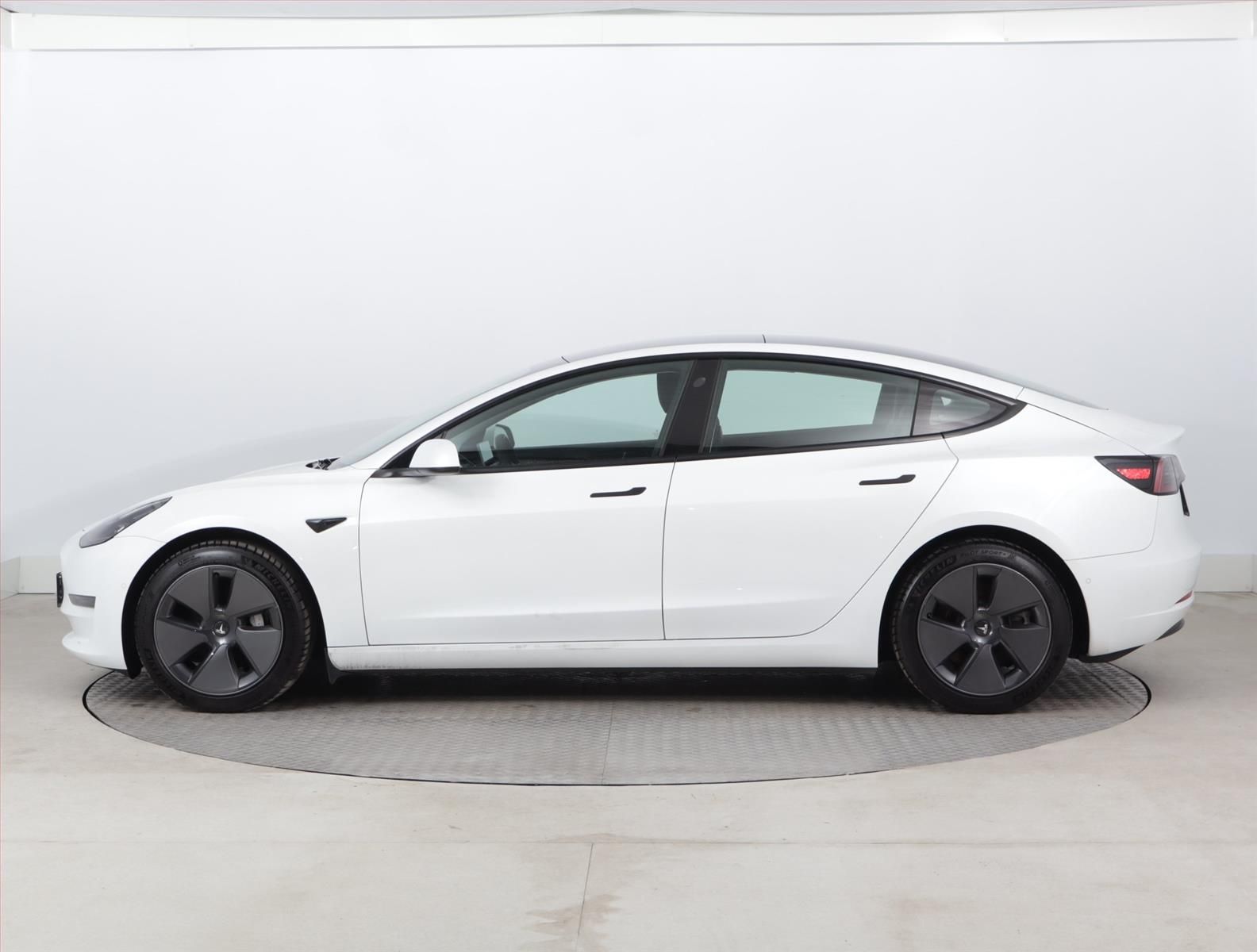 Tesla Model 3, Long Range 4WD 79kWh, SoH 90% - fotka 3