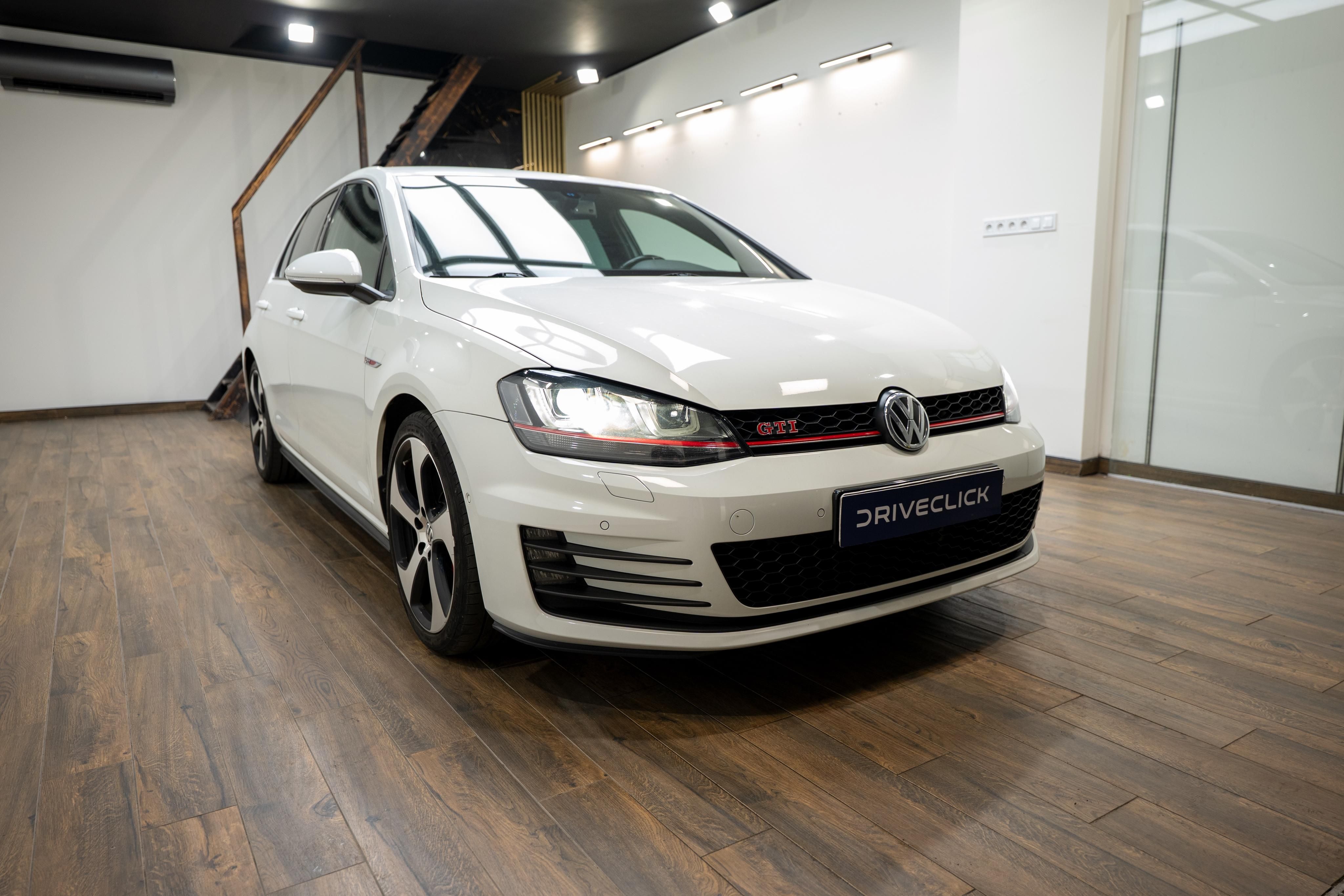 Volkswagen Golf, GTI Performance 2.0 169 kW - fotka 3