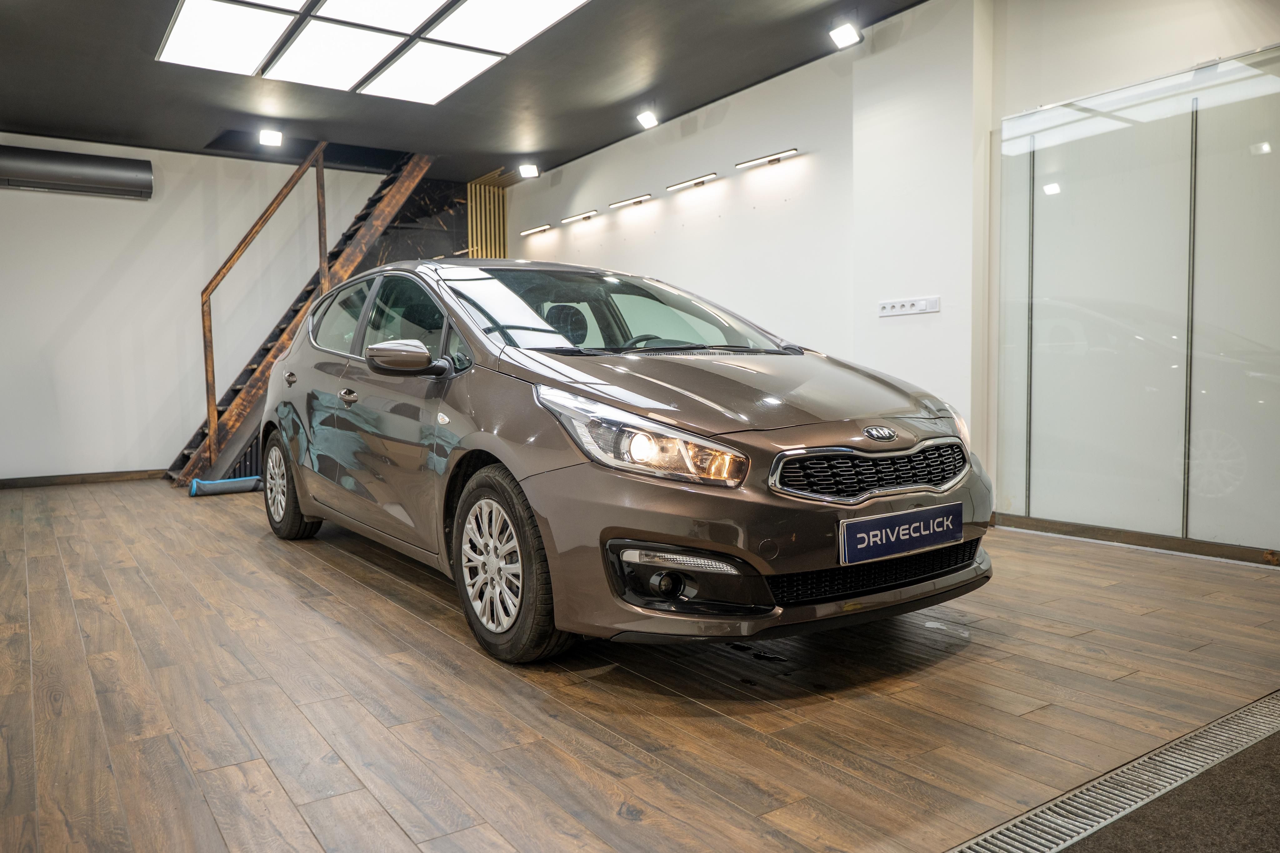 Kia Cee´d, 1.4 CVVT 74 kW serv.kniha - fotka 3