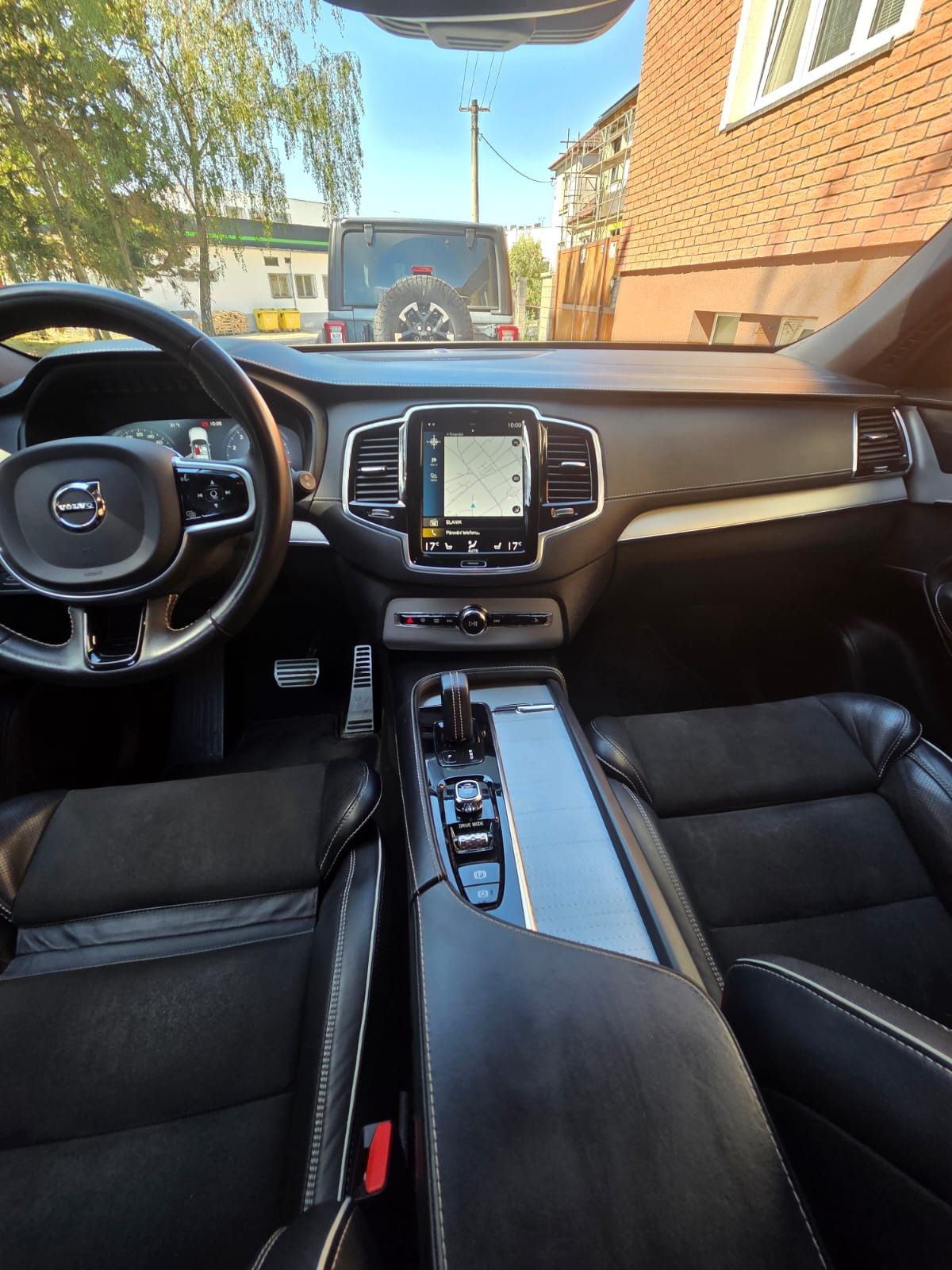 Volvo XC90, 2L benzin B6 AWD R-Design - fotka 4