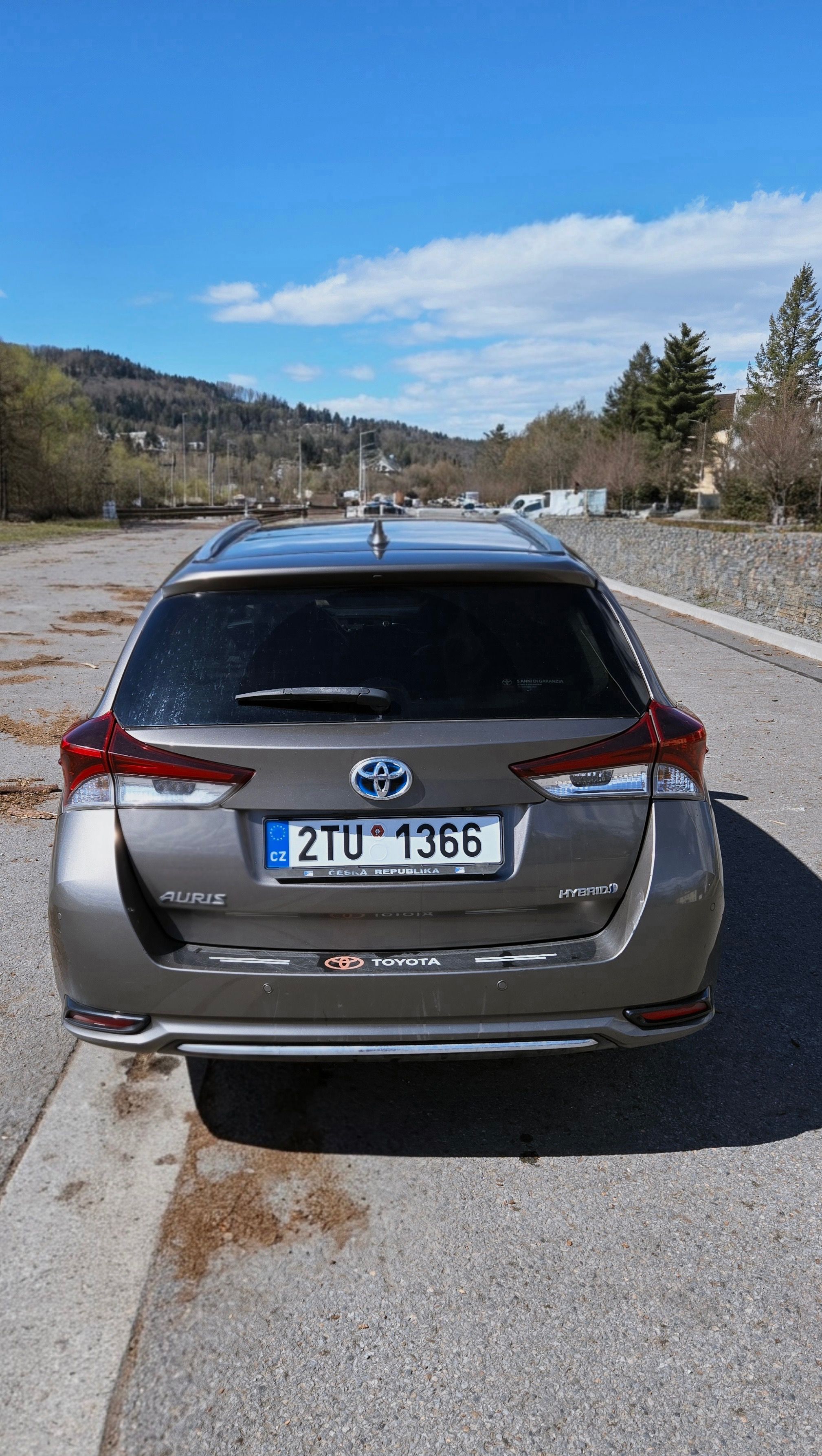 Toyota Auris, Toyota Auris Hybrid Executive - fotka 2
