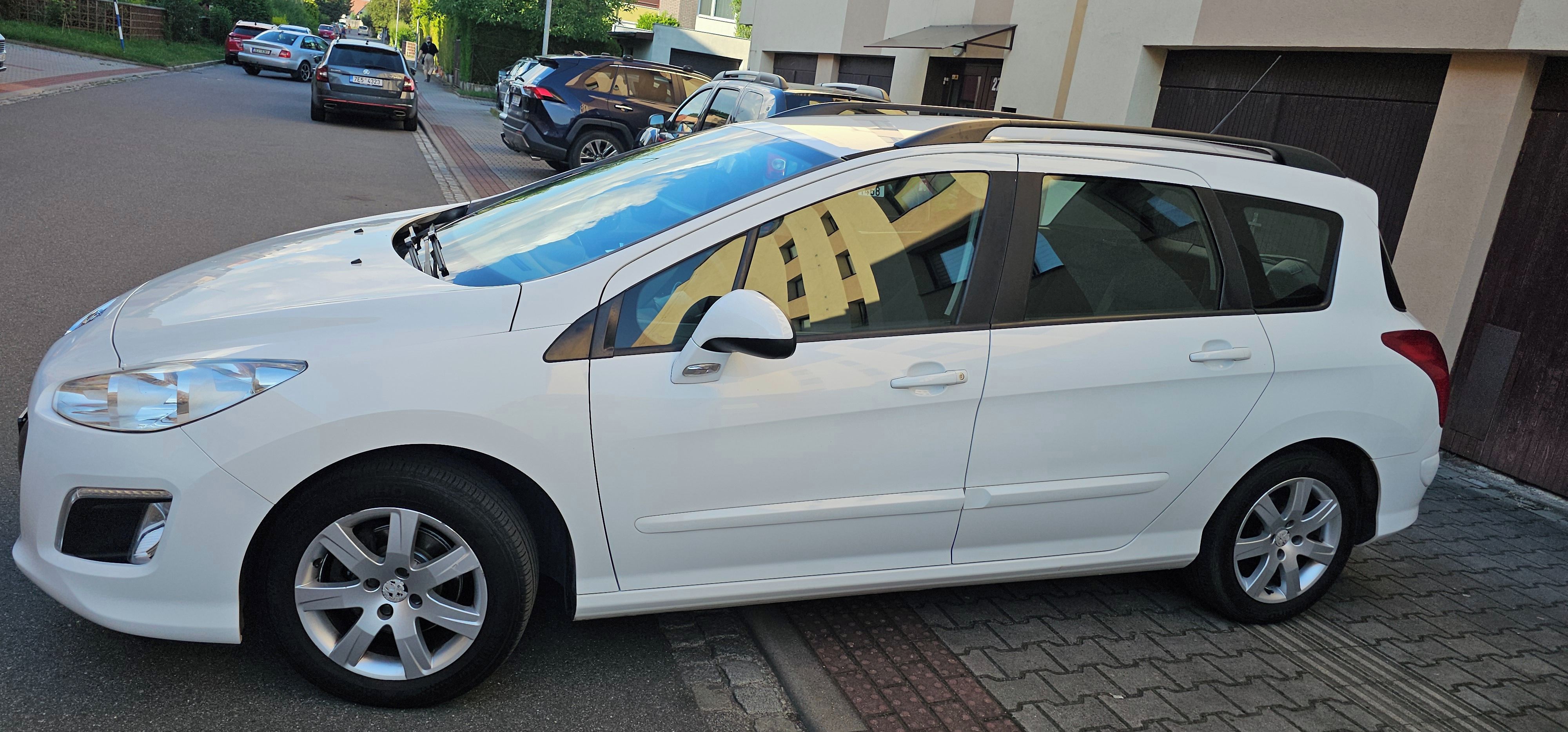 Peugeot 308, Peugeot 308 SW 1.6 HDi 68 kW - fotka 2