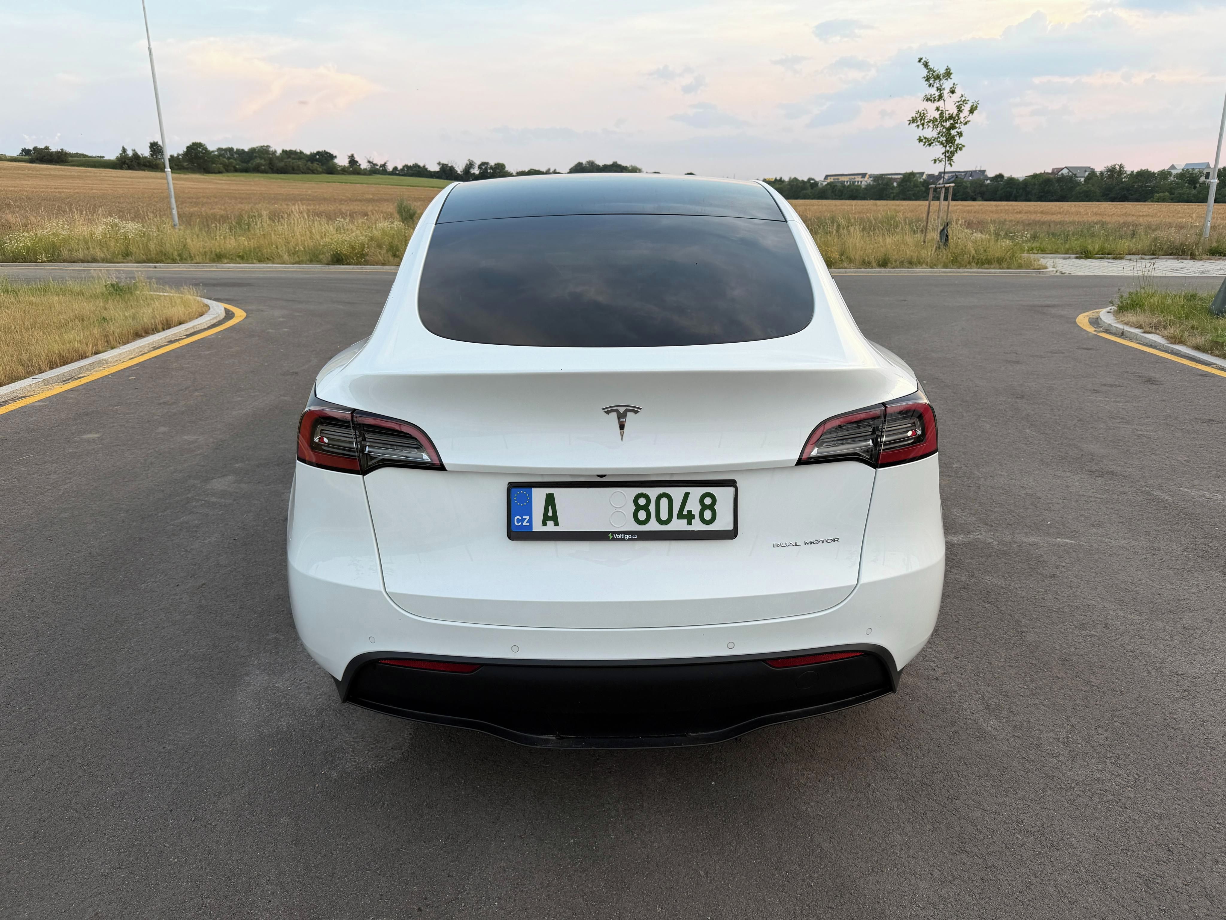 Tesla Model Y, Long Range 4WD, SoH 91% - fotka 4