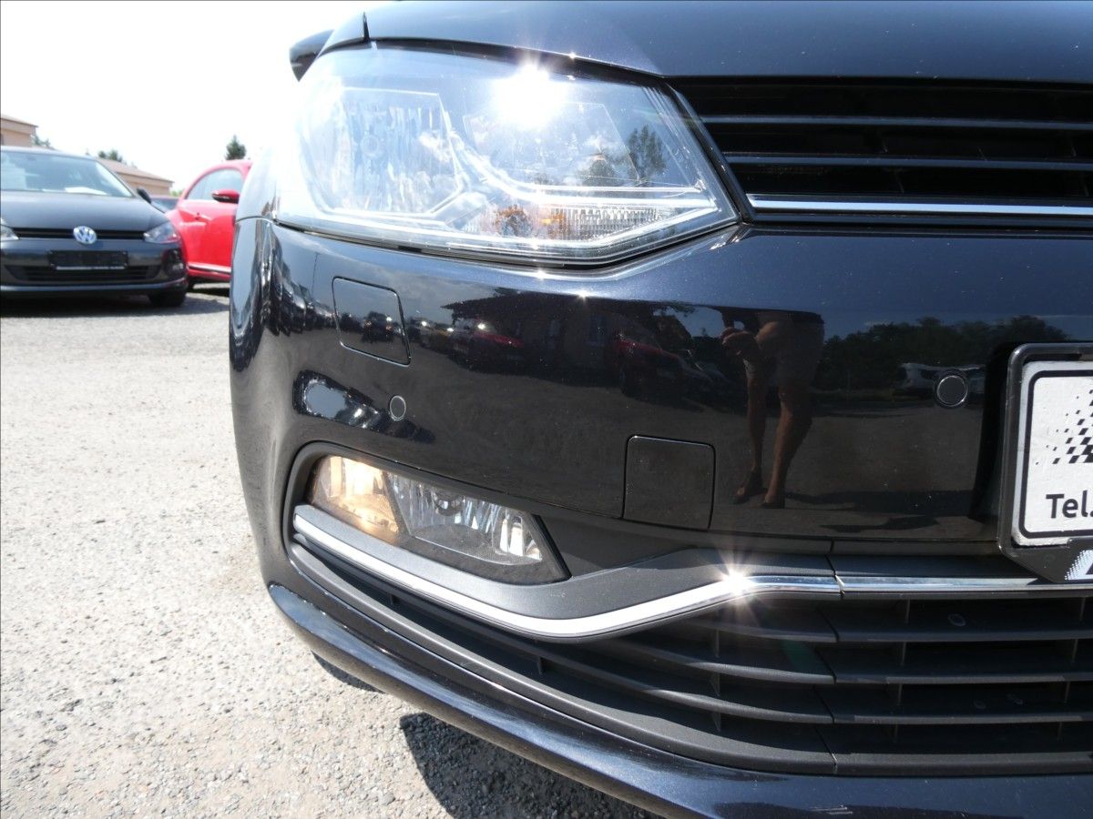 Volkswagen Polo, 1,2 TSi 66kW serviska, 2x kola - fotka 5