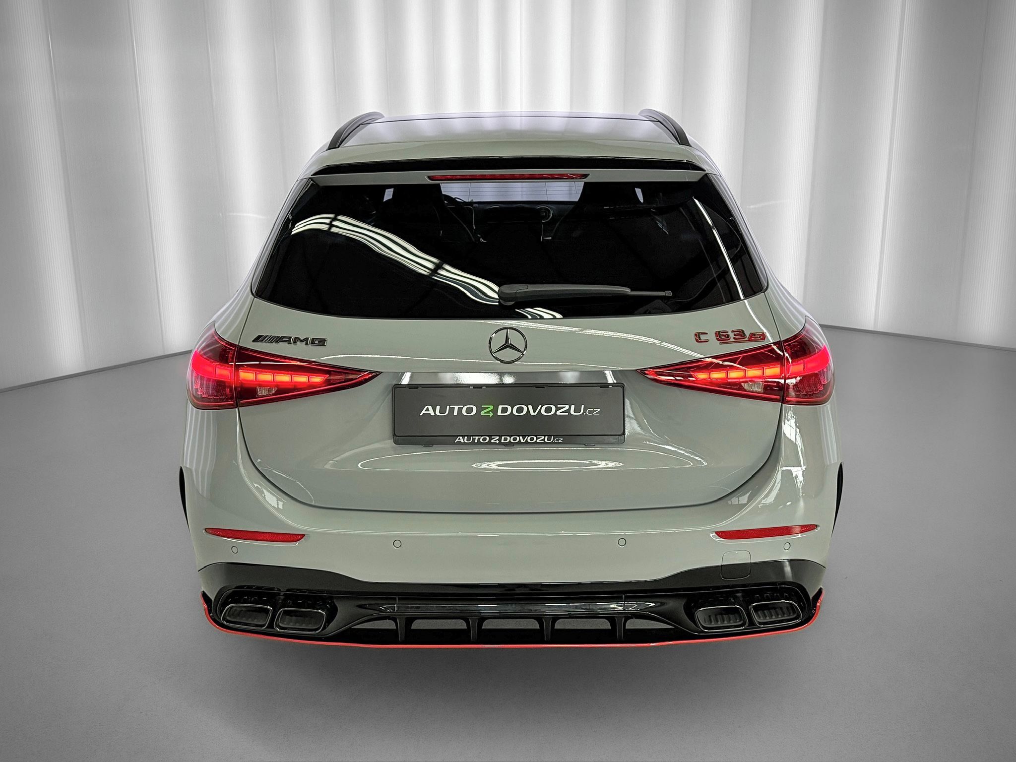 Mercedes-Benz Třídy C, E PERFORMANCE 4M AMG F1 EDIT - fotka 6