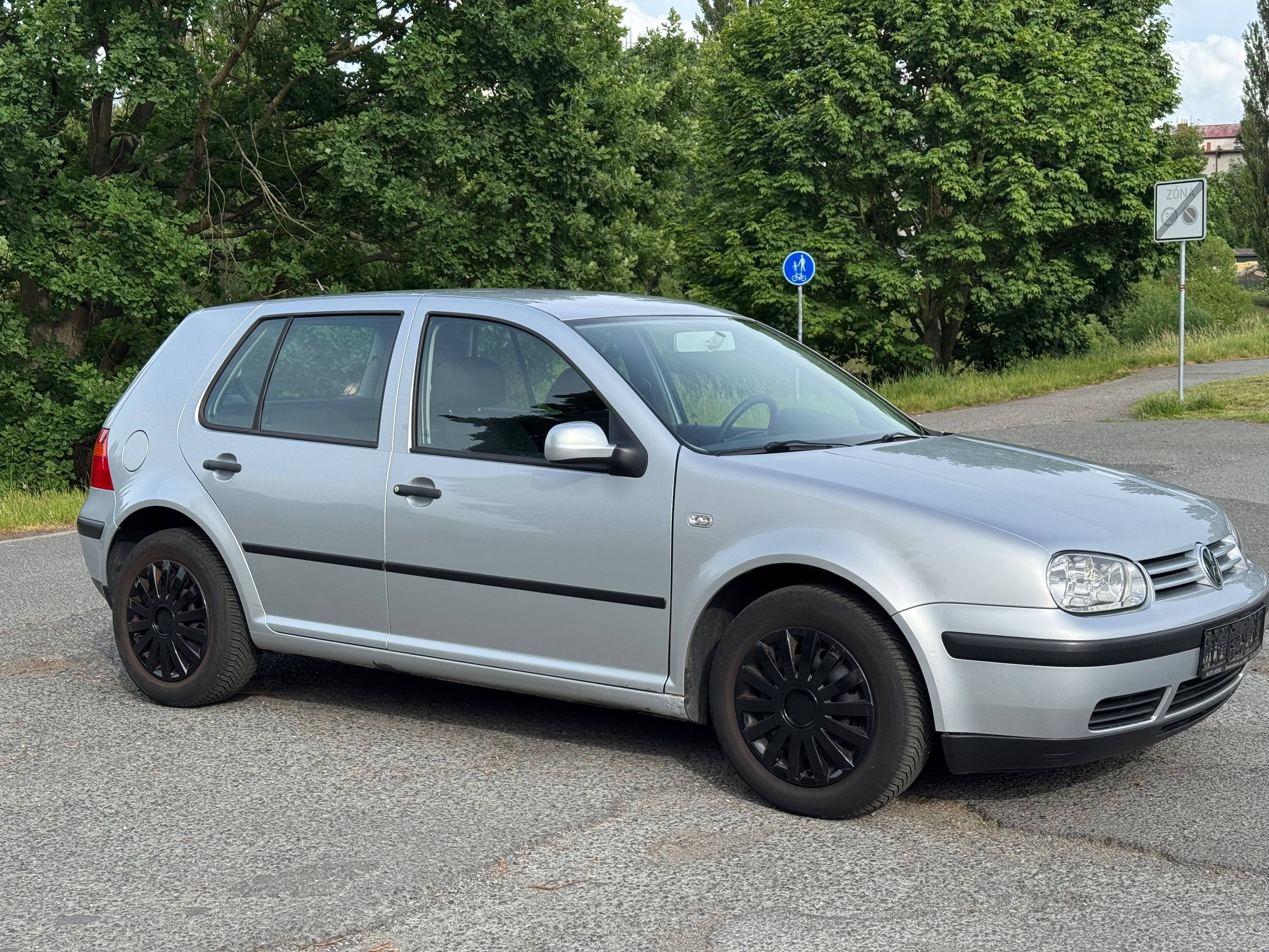 Volkswagen Golf, 1.4i 60Kw manuál klima - fotka 4