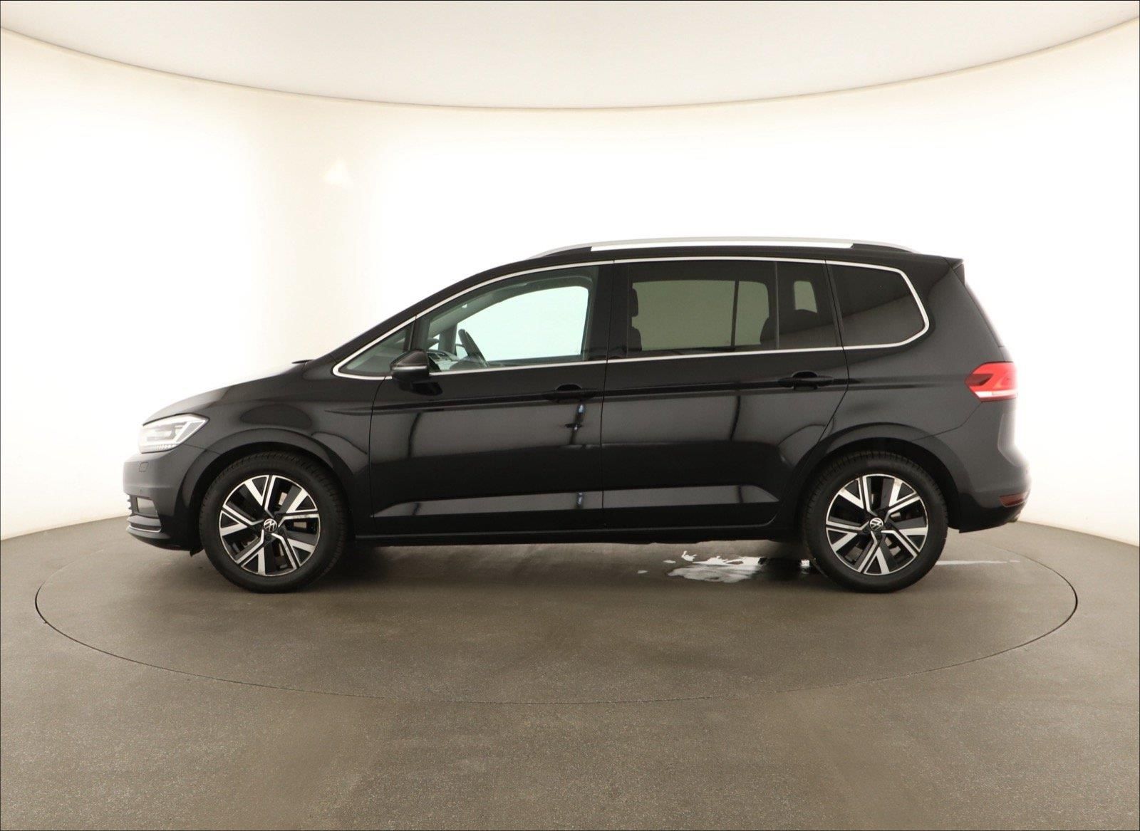 Volkswagen Touran, 2.0 TDI, Automat, 7 míst - fotka 3
